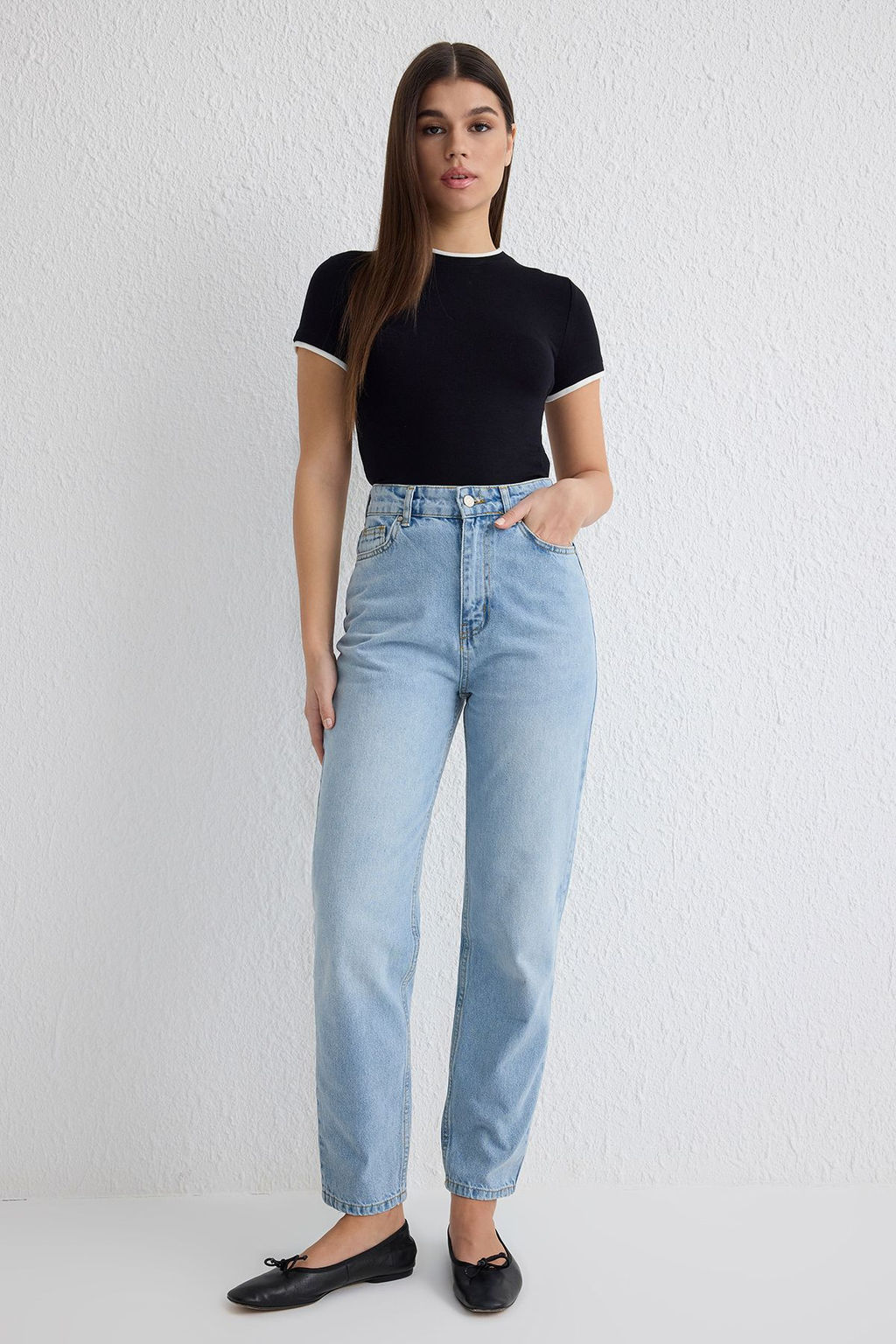 Ac?k Mavi Yuksek Bel Mom Jeans TWOSS25JE00136