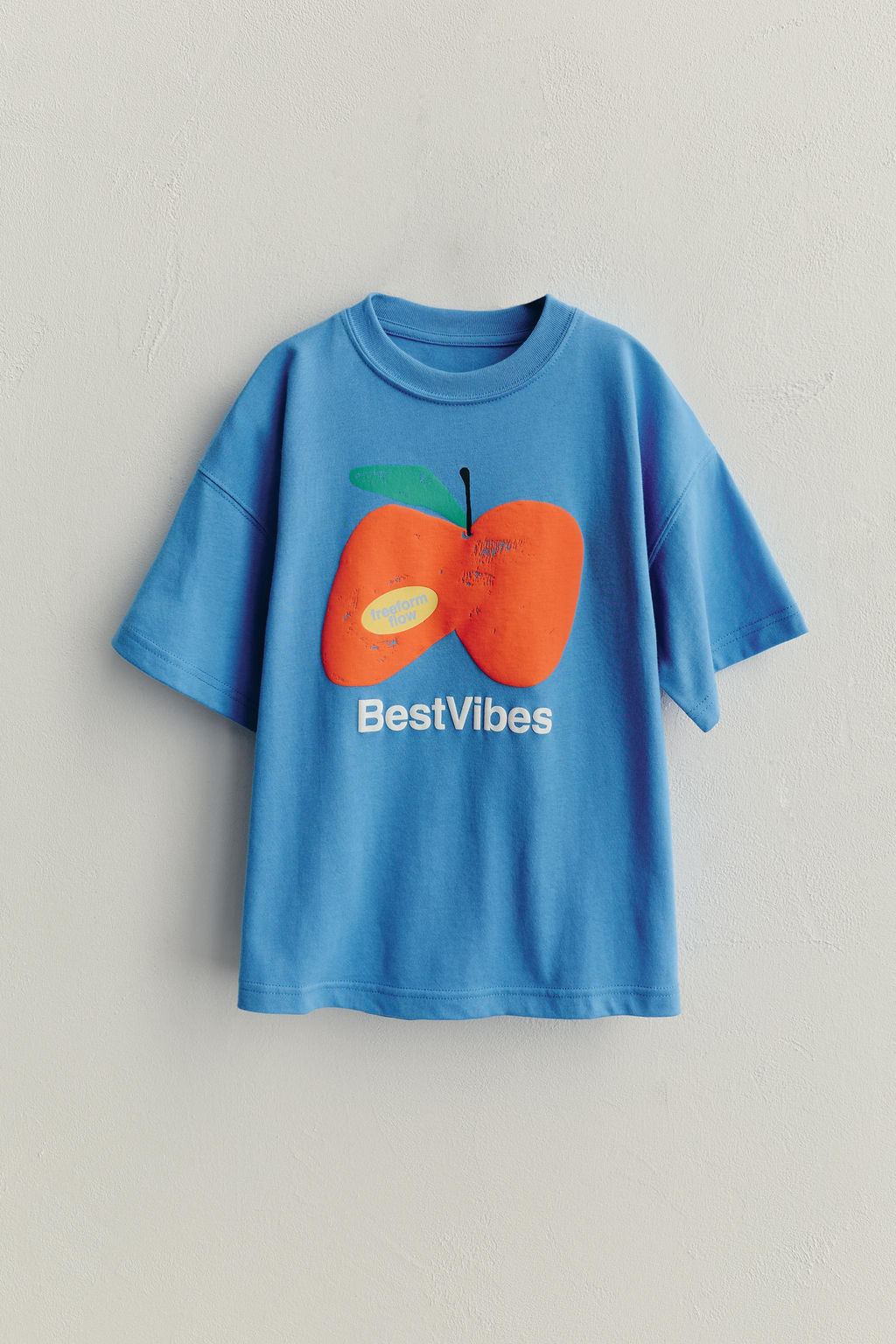 T-SHIRT WITH A RAISED APPLE DESIGN - Zara фото 5