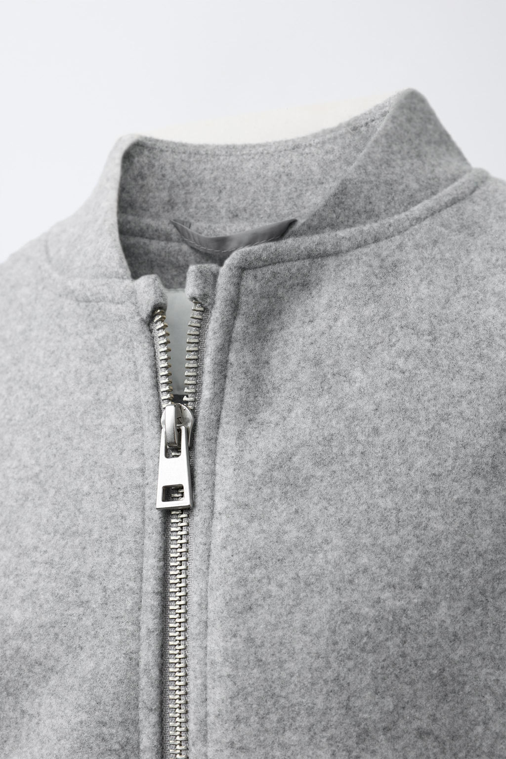 CAZADORA BOMBER SOFT / Gris claro