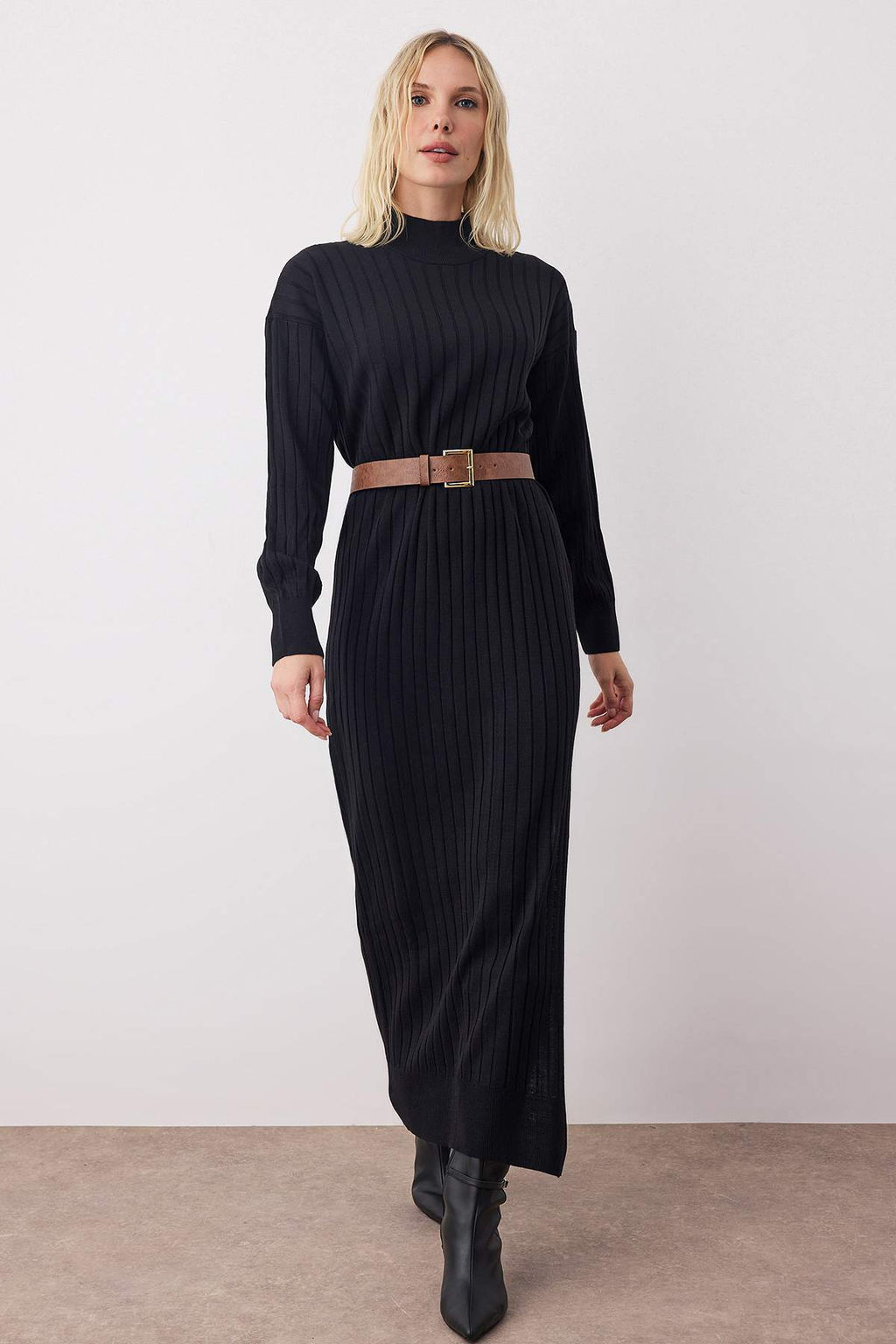 Siyah Duz Midi Y?rtmac Detayl? Kemerli Triko Uzun Elbise TWOAW26EL00098 - Trendyolmilla фото 2