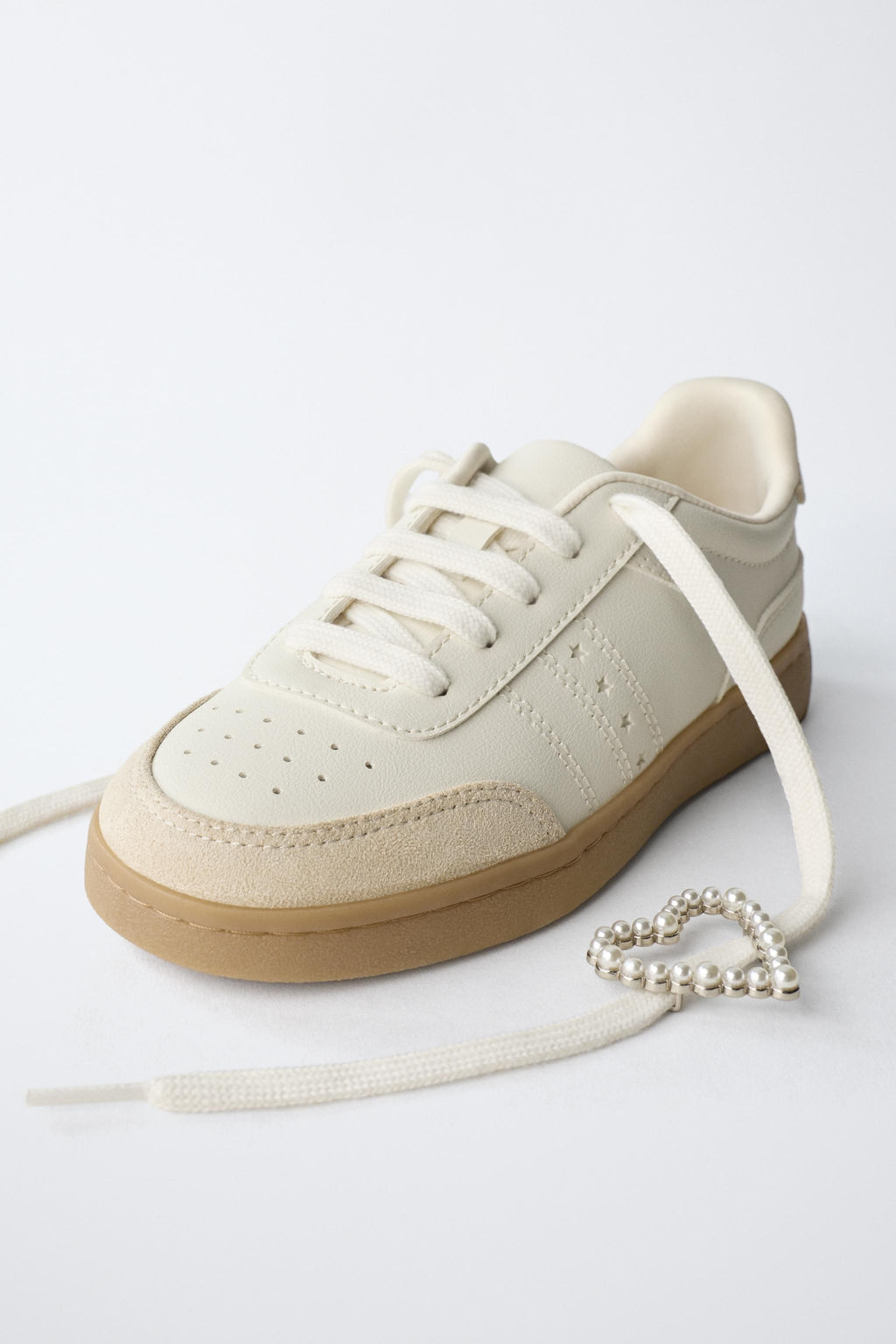 SNEAKERS WITH HEART CHARM DETAIL - Zara фото 3