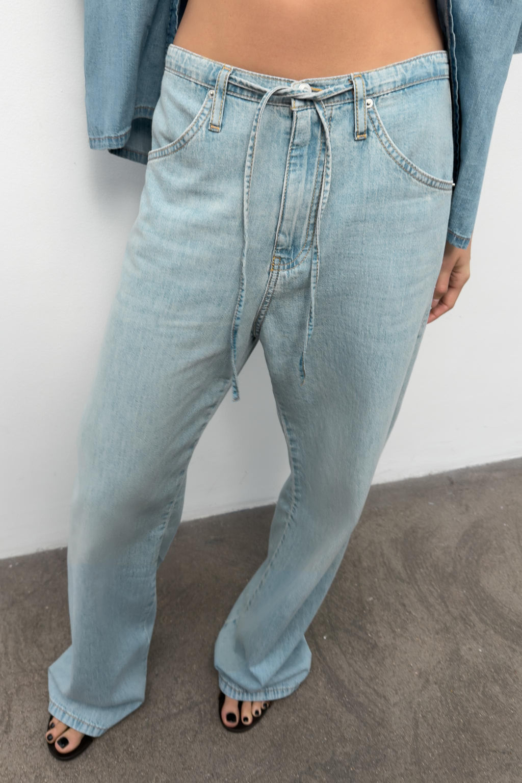 JEANS DENIM TRF FLUIDOS / Azul claro - Zara фото 2
