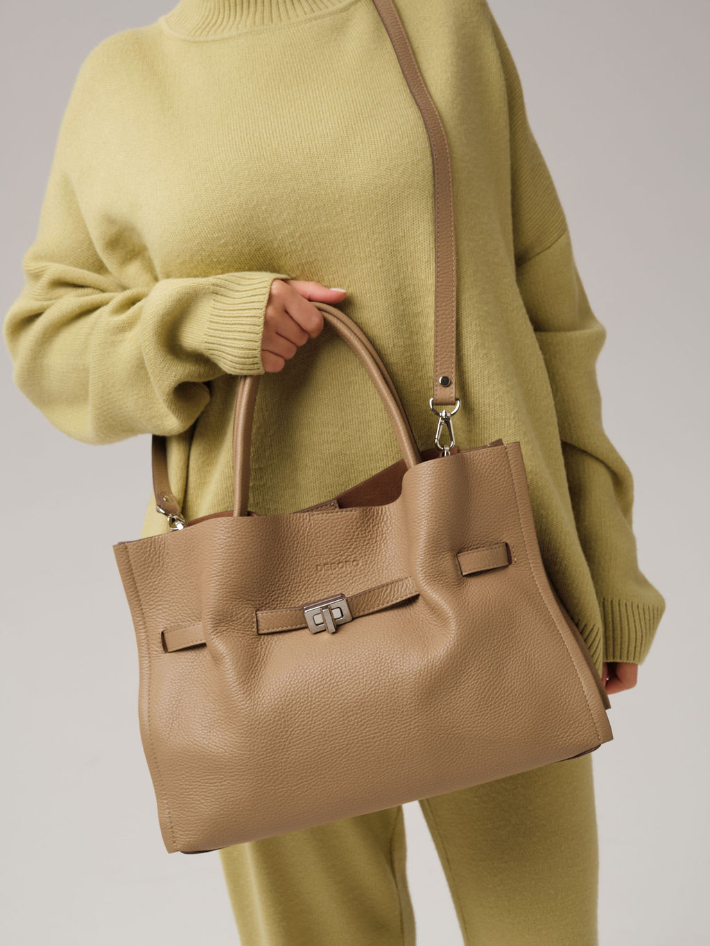 Кожаная сумка Deboro 31195 бежевый карандаш