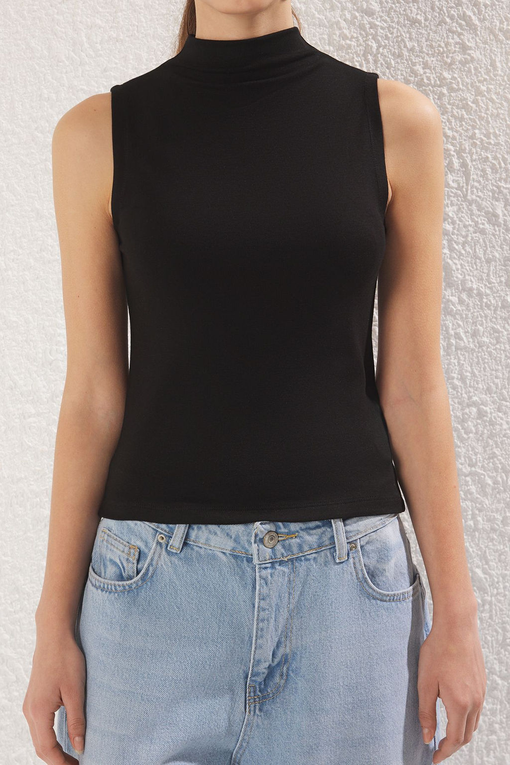 Siyah Dik Yaka S?f?r Kol Super Esnek Regular Boy Orme Bluz TWOSS25BZ00200