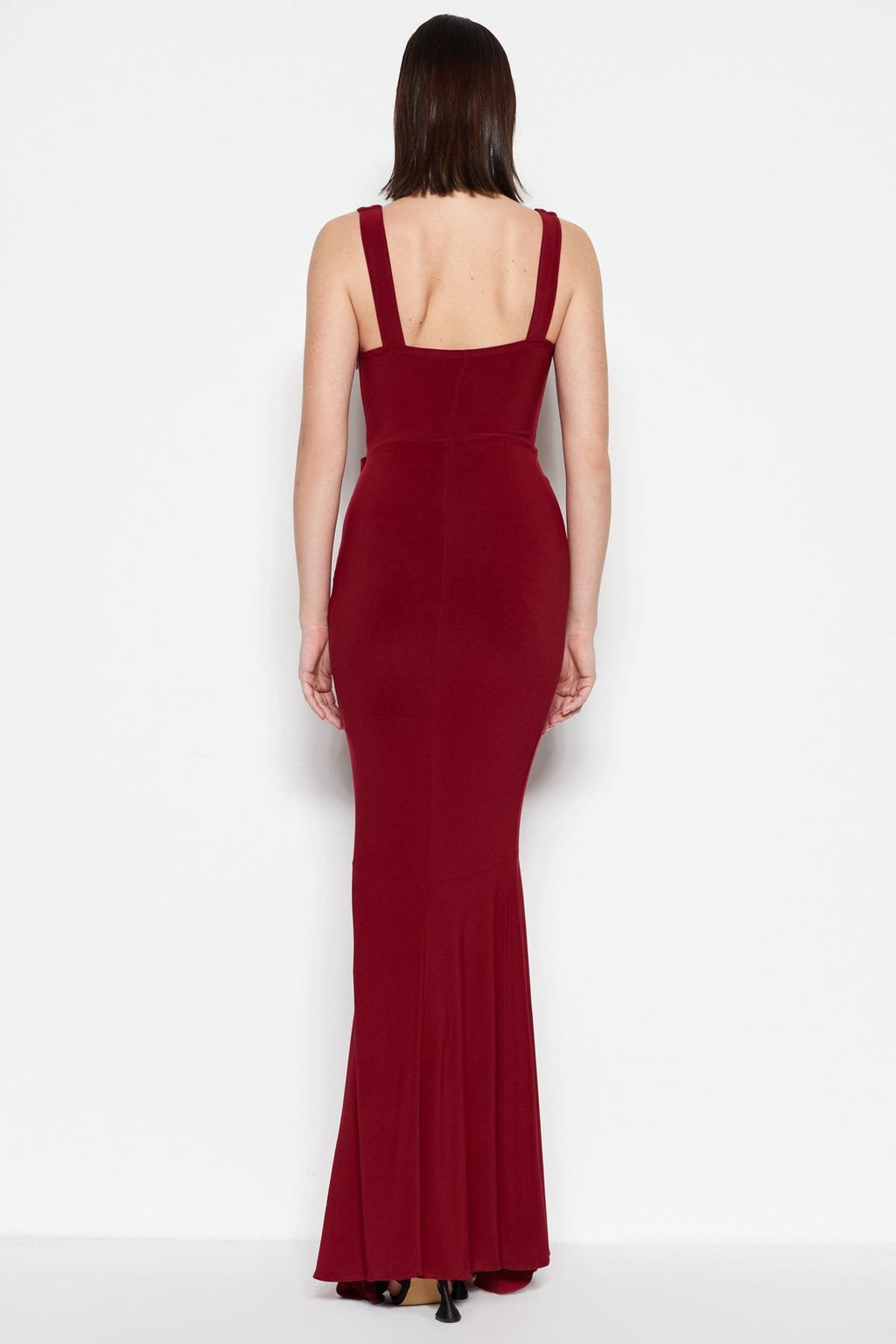 TRENDYOLMILLA Bordo Vucuda Oturan Astarl? Volanl? Orme Uzun S?k Abiye Elbise TPRSS19UT0026  фото 6