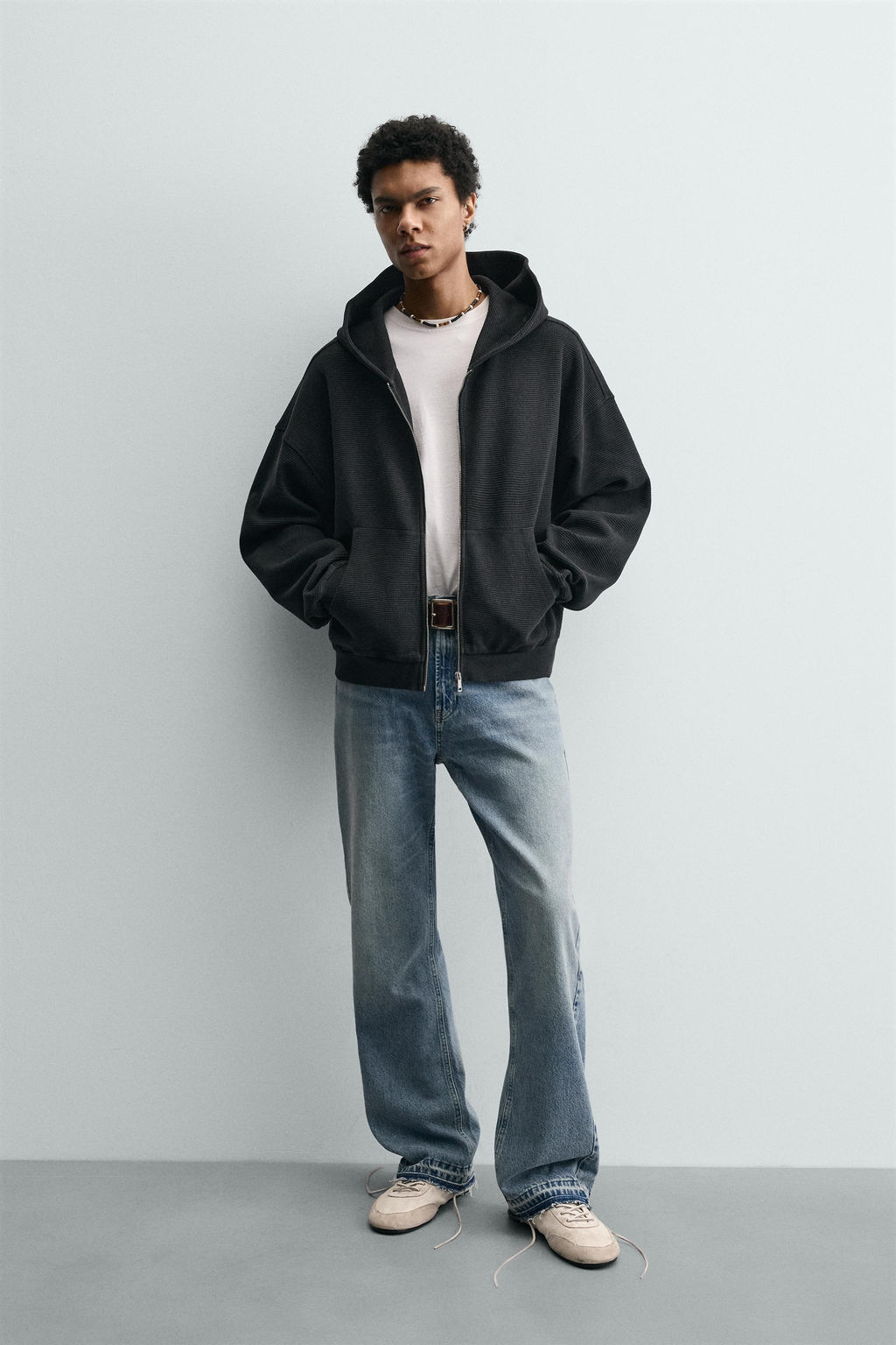 SUDADERA WAFFLE LAVADA CAPUCHA / Antracita oscuro