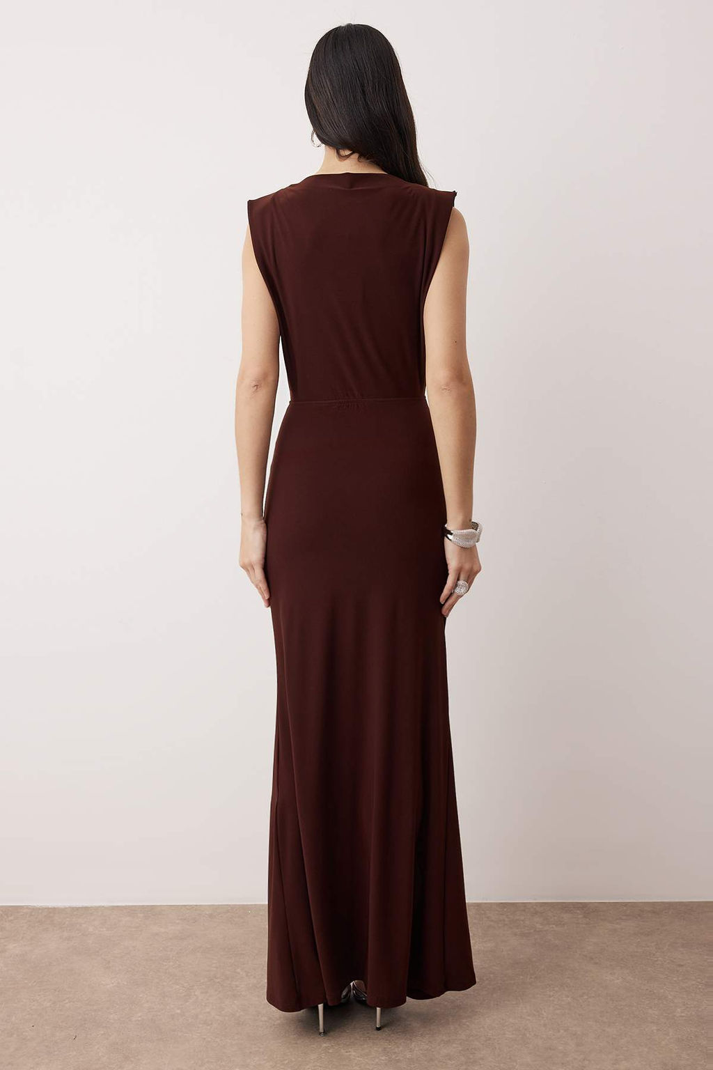 TRENDYOLMILLA Saks Vucuda Oturan Drapeli Dokuma Uzun S?k Abiye Elbise TPRSS24AE00226  фото 14