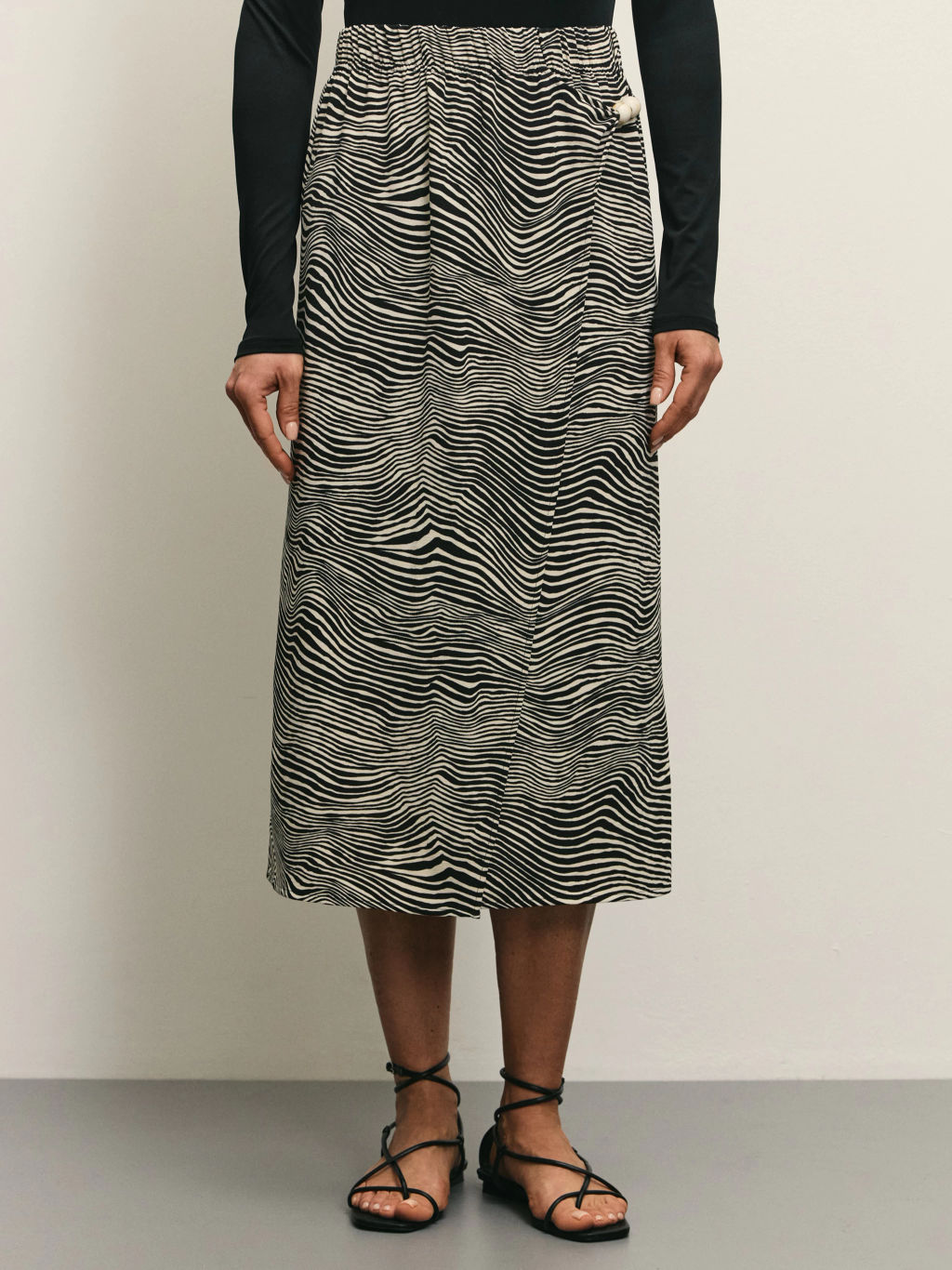 Юбка на запах с декоративными бусинами / Zarina  фото 2