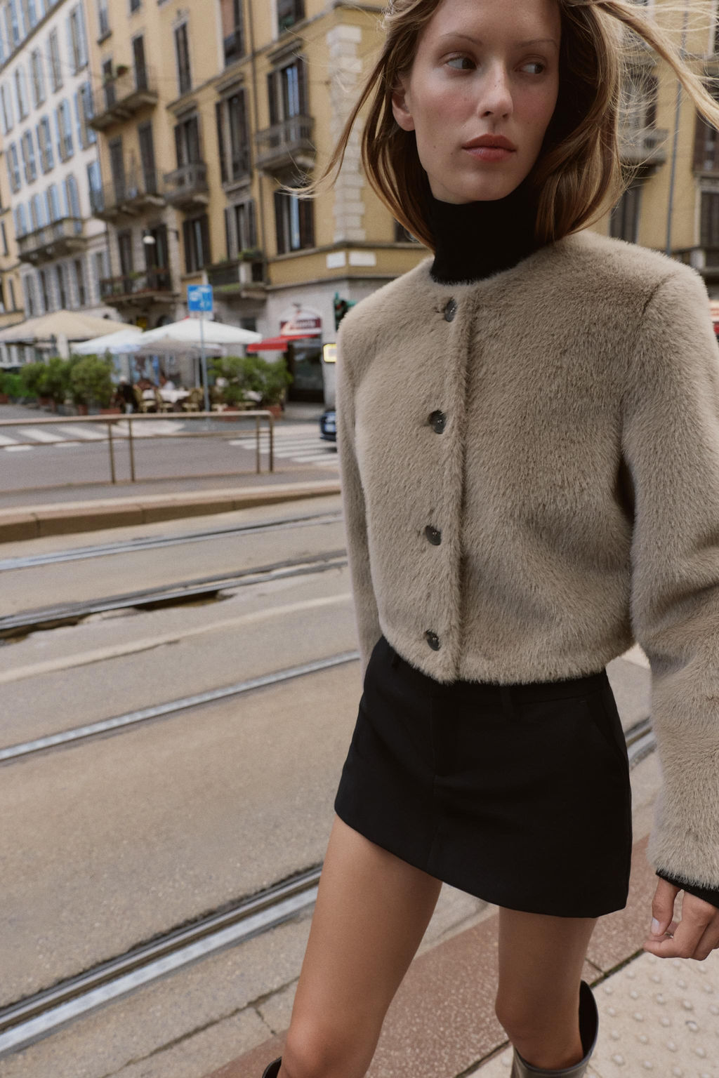 FAUX FUR SHORT JACKET - Zara фото 2