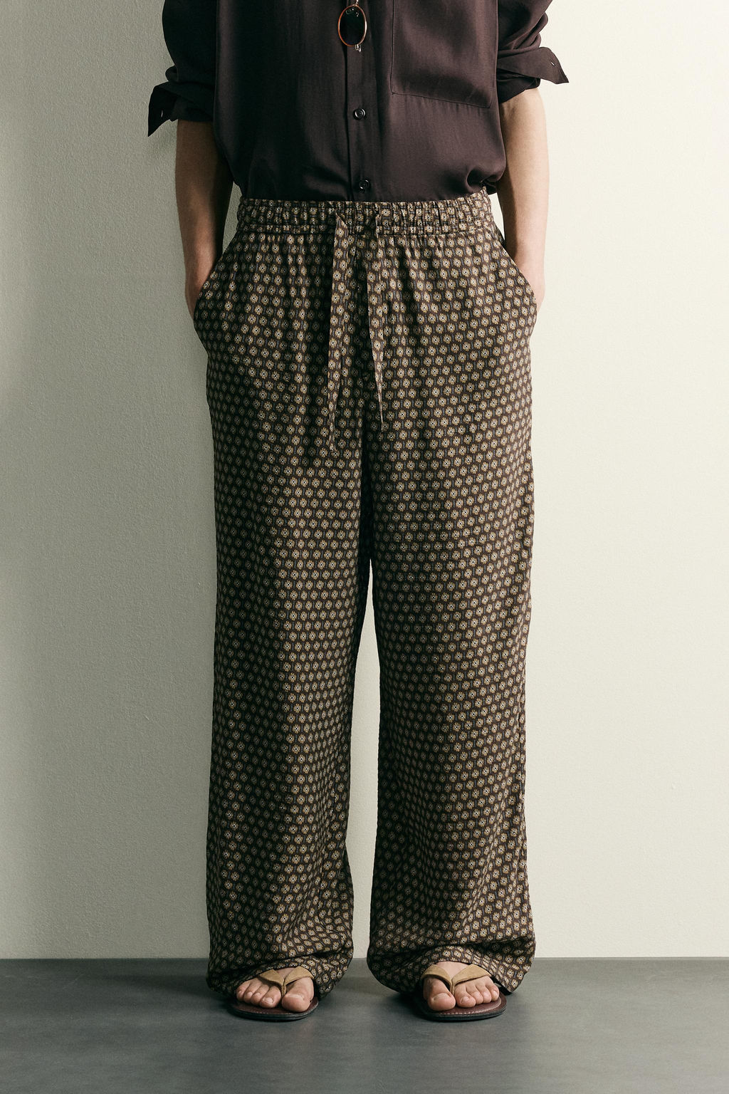 PANTAL?N CINTURA JOGGER ESTAMPADO / Marr?n - Zara фото 2