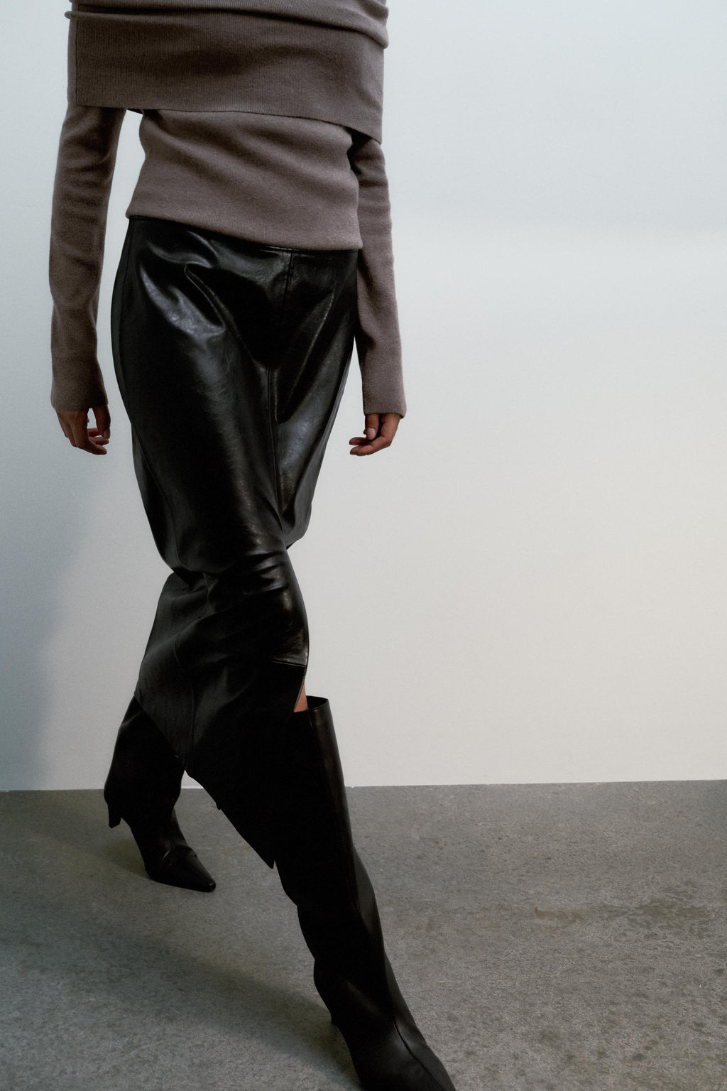 FAUX LEATHER MIDI SKIRT - Zara фото 4