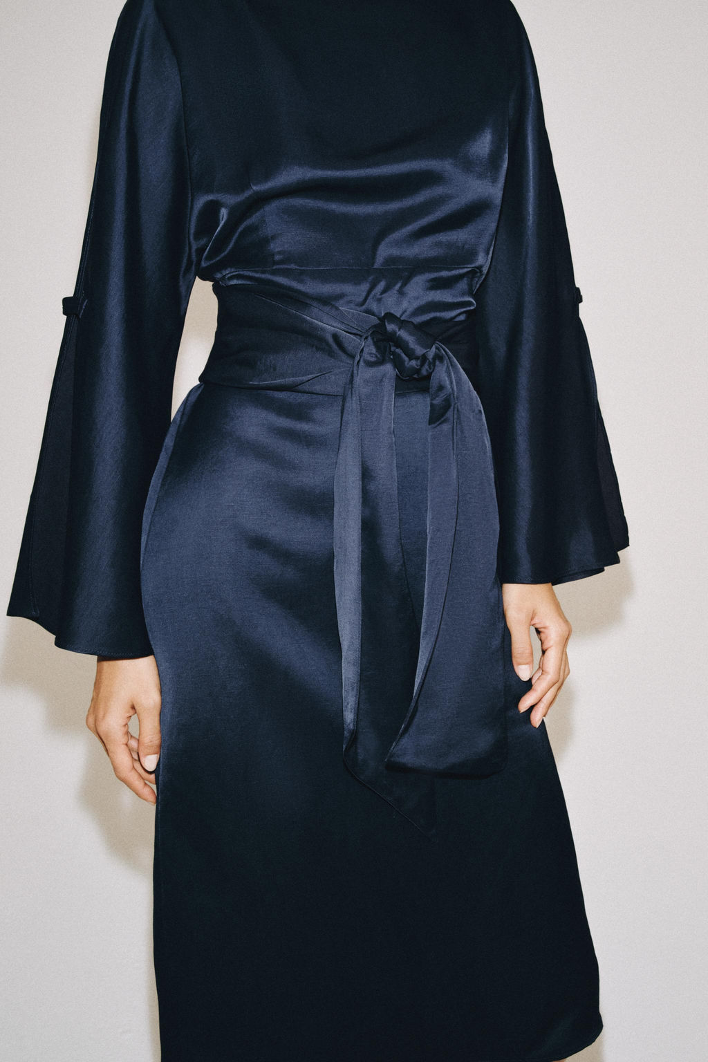VESTIDO MIDI CINTUR?N CON LINO ZW COLLECTION / Azul - Zara фото 4