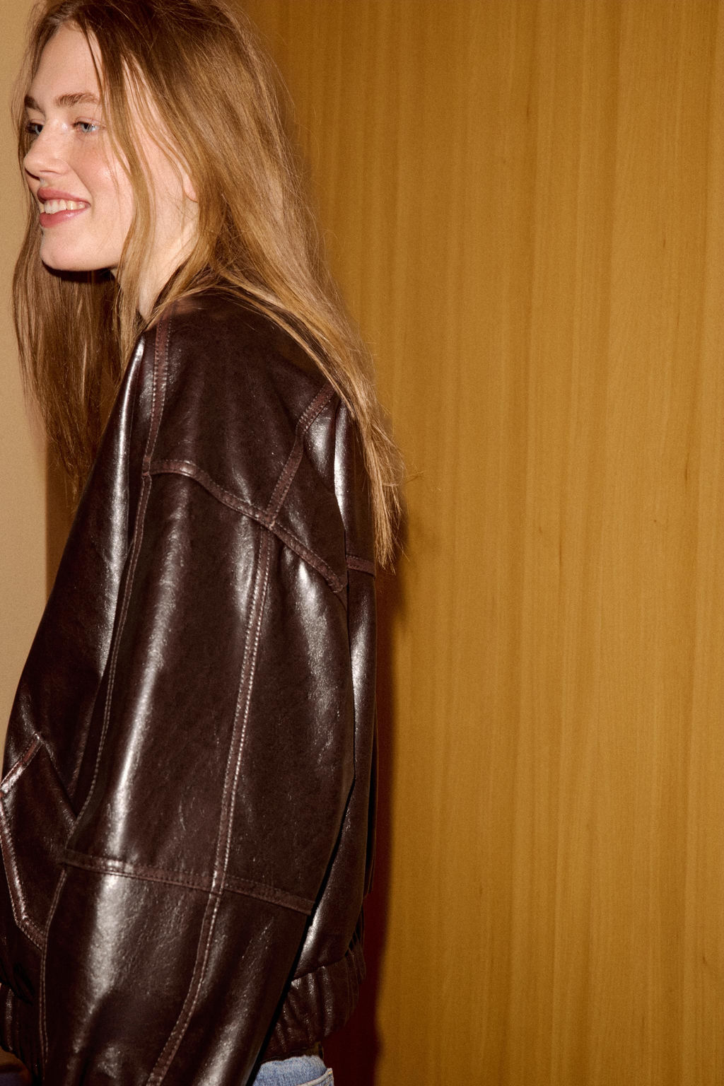 CHAQUETA BOMBER EFECTO PIEL / Marr?n - Zara фото 4