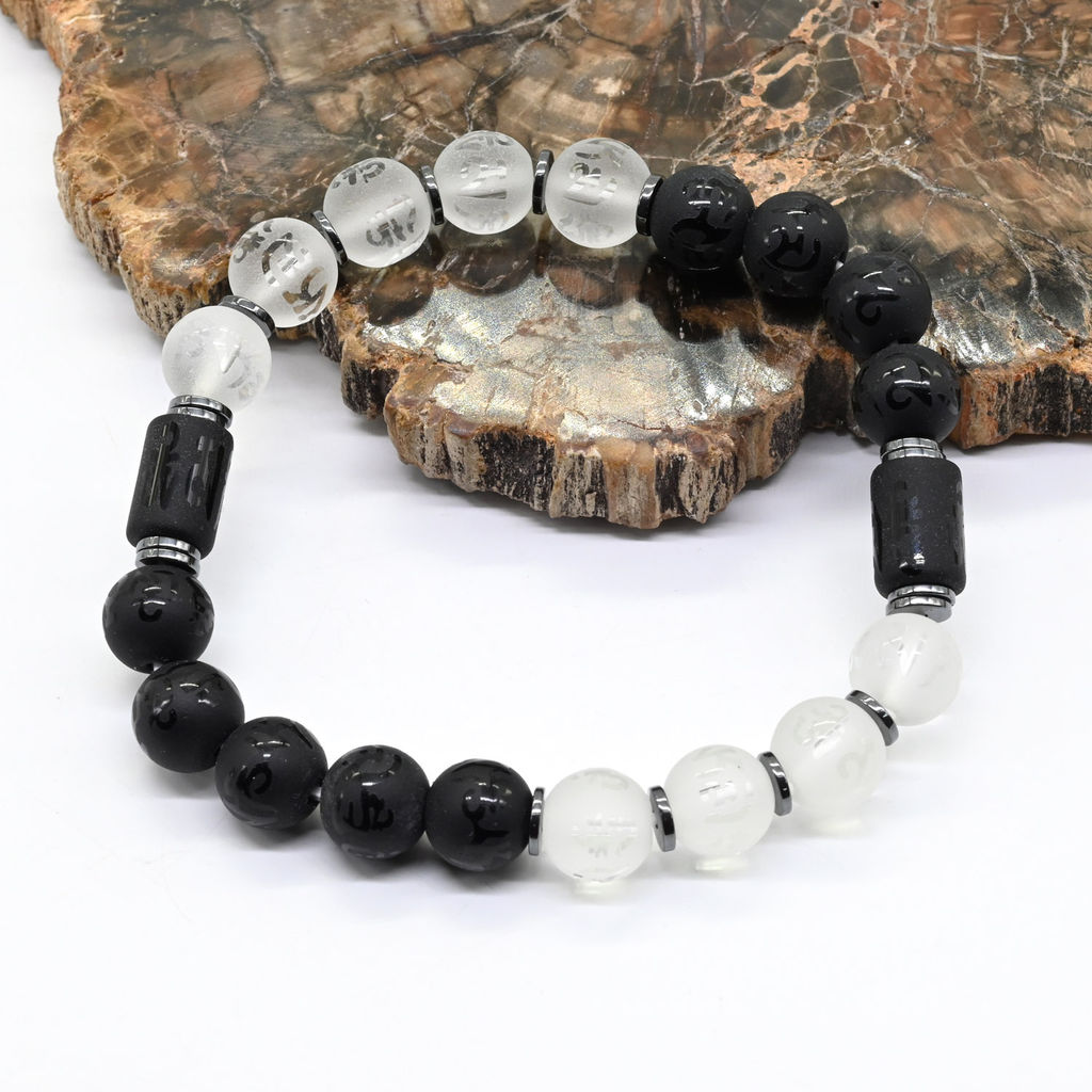 Браслет с мантрой из хрусталя и агата черного шарик 10мм, 19см Радуга камня