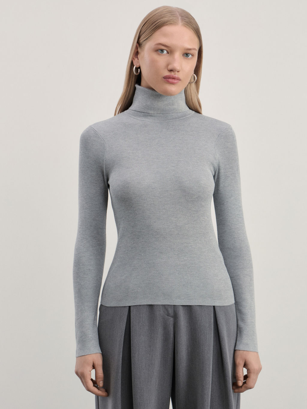Джемпер с высоким воротником в риб / Zarina  фото 3