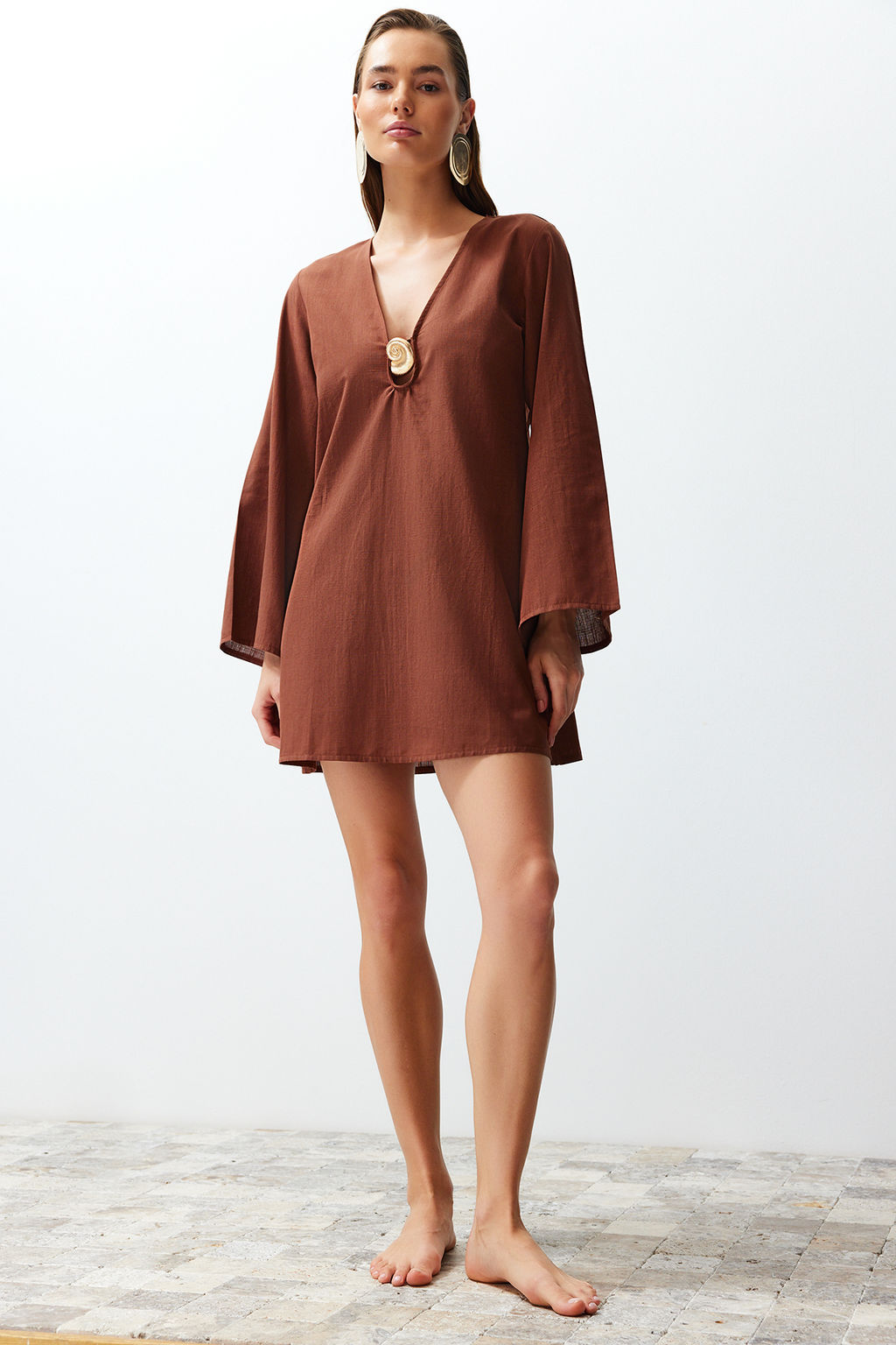 TRENDYOLMILLA Beyaz Mini Dokuma Premium Deniz Kabugu Aksesuarl? Flaml? Pamuk Plaj Elbisesi TBESS24EL00020  фото 4