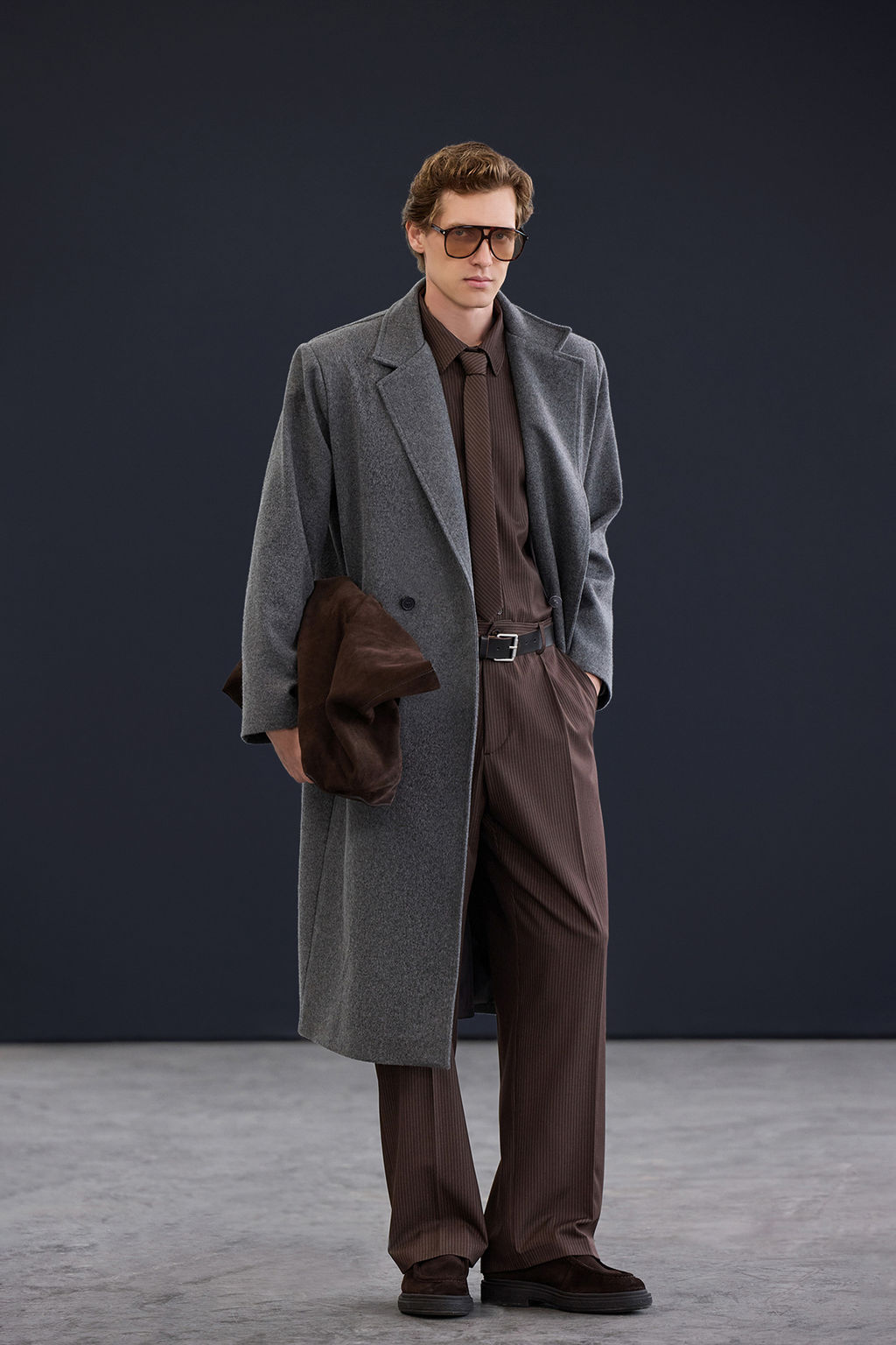 Trendyol Studio Ac?k Gri Oversize Erkek Kaban TMNAW26KB00000