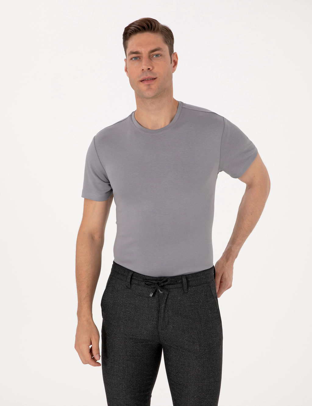 Gri Regular Fit Kal_n Dokulu Bisiklet Yaka Basic Ti__rt