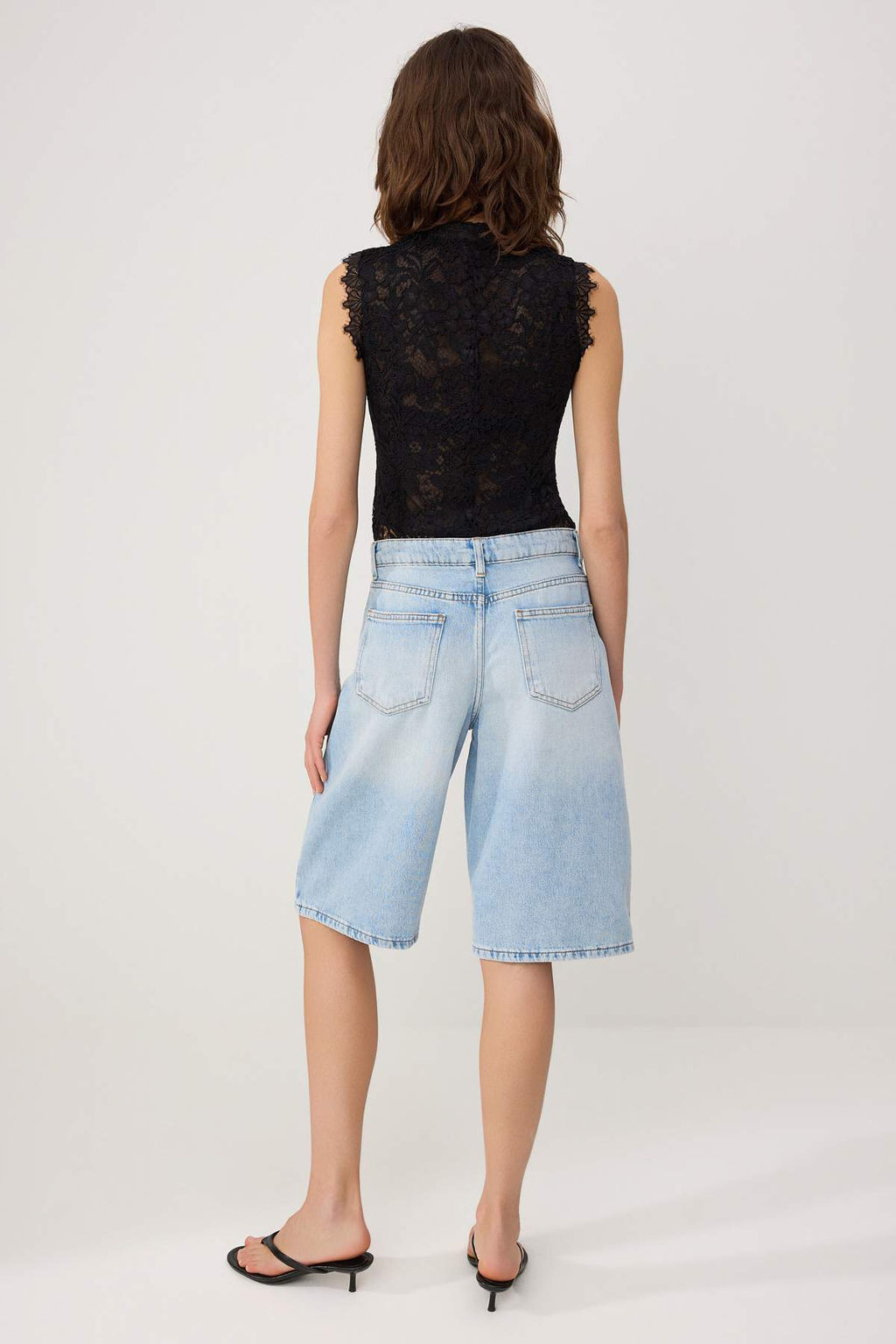 Ac?k Mavi Tencel Kar?s?ml? Yuksek Bel Denim Bermuda TWOSS26SR00152 - Trendyolmilla фото 4