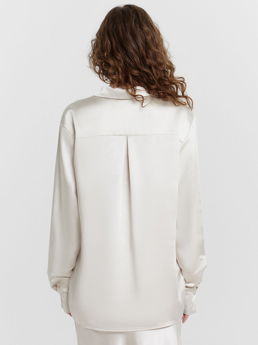 Блузка женская кремовая с принтом сублимация красный цветок на молочном 122869