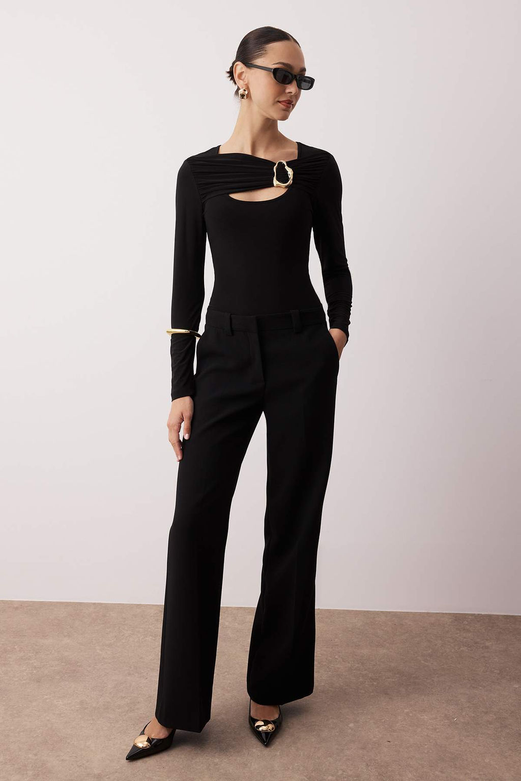 Siyah Aksesuar ve Cut Out Detayl? Vucuda Oturan Esnek Orme Bluz TWOAW26BZ00087