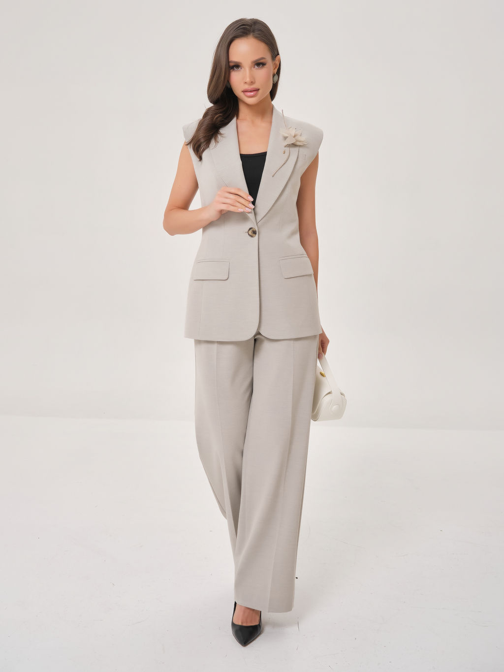 Жилет полуприлегающего силуэта