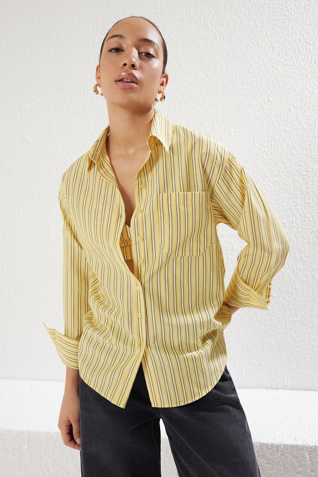 TRENDYOLMILLA Sar? Icinde Bustiyerli Cizgili Oversize Genis Kal?p Dokuma Gomlek TWOSS25GO00076  фото 6