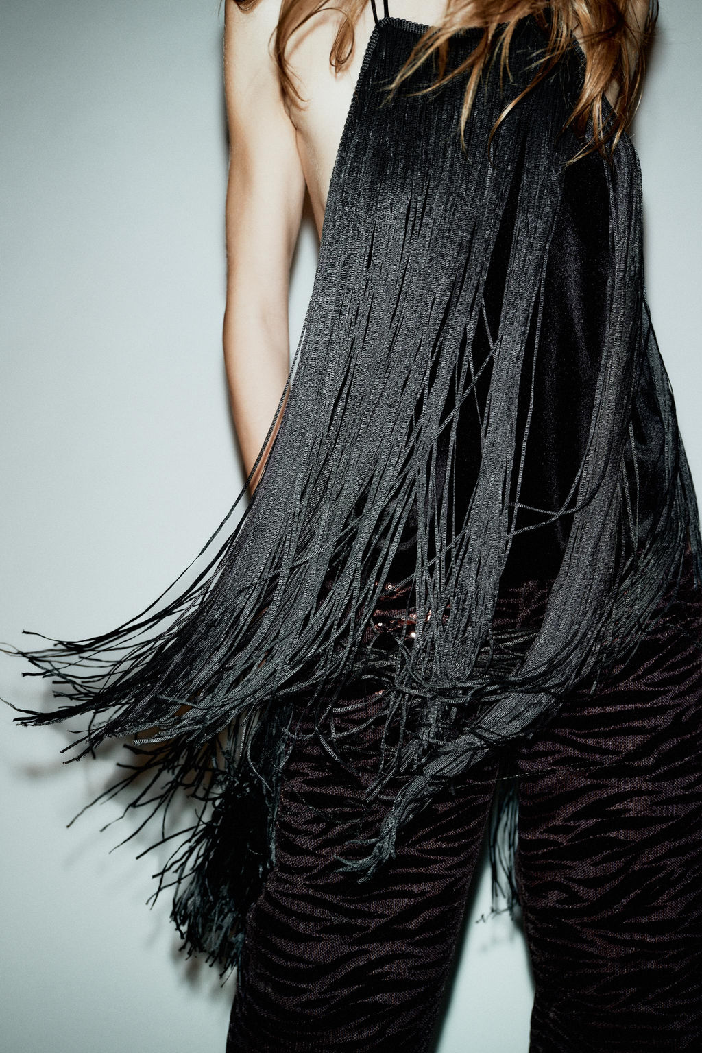 VELVET HALTER NECK TOP WITH FRINGING - Zara фото 2