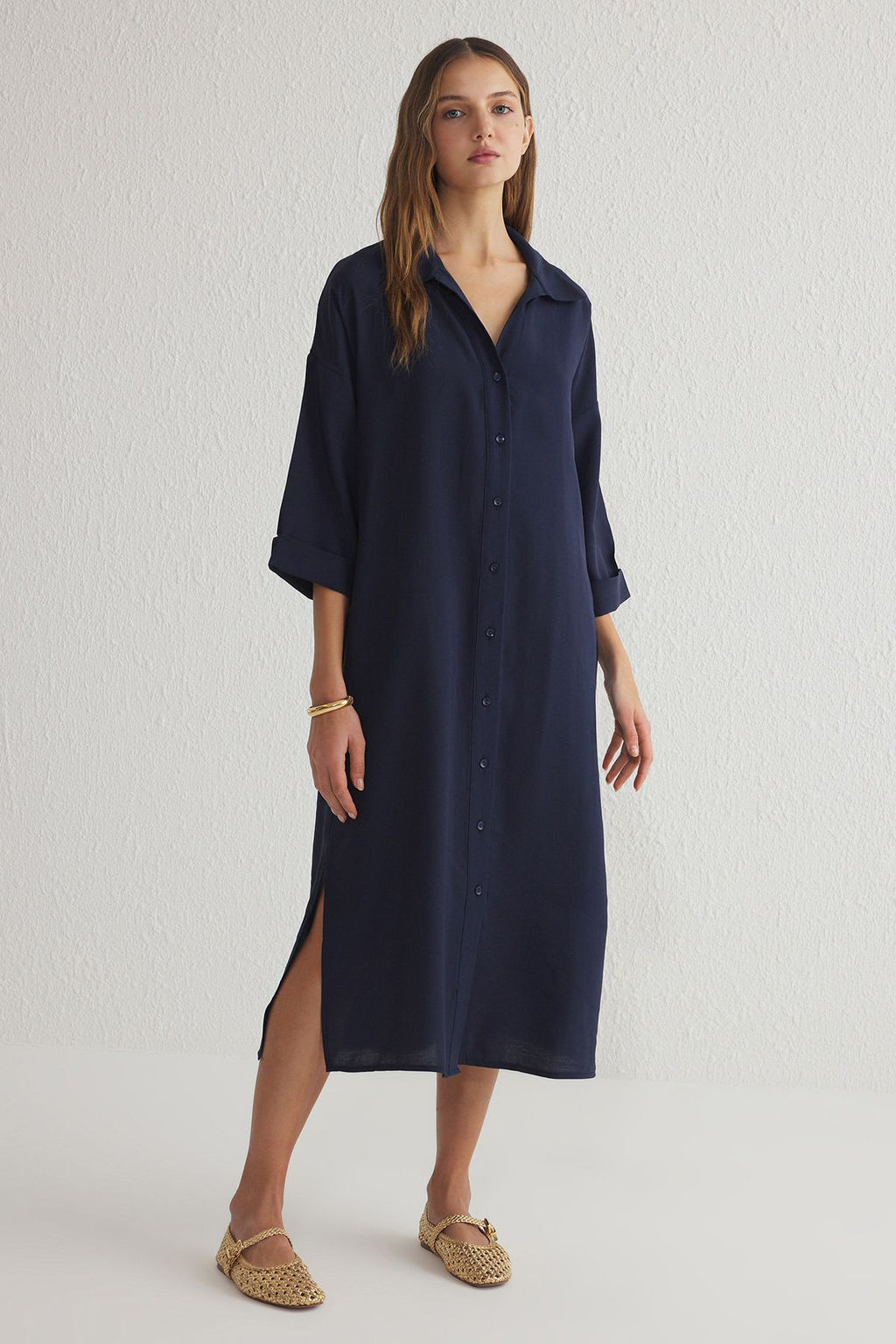 TRENDYOLMILLA Kahverengi Modal Genis Kesim Midi Dokuma Gomlek Elbise TWOSS25EL00001