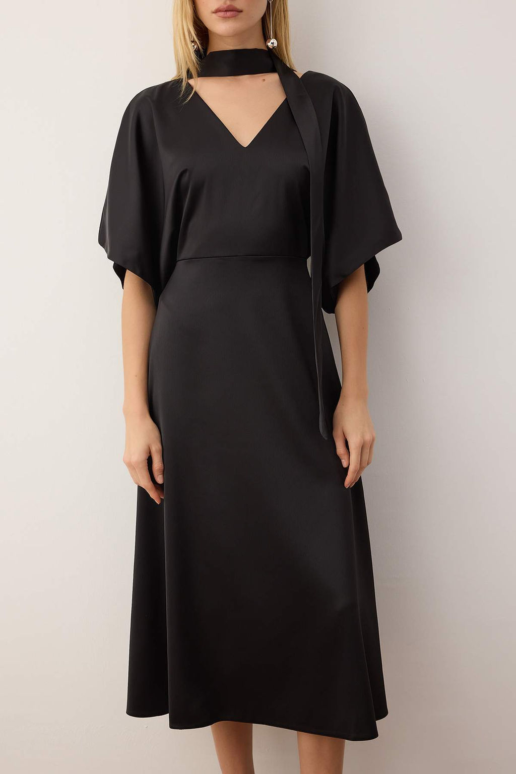 Siyah Duz Fularl? Midi Dokuma Elbise TWOAW26EL00277 - Trendyolmilla фото 3