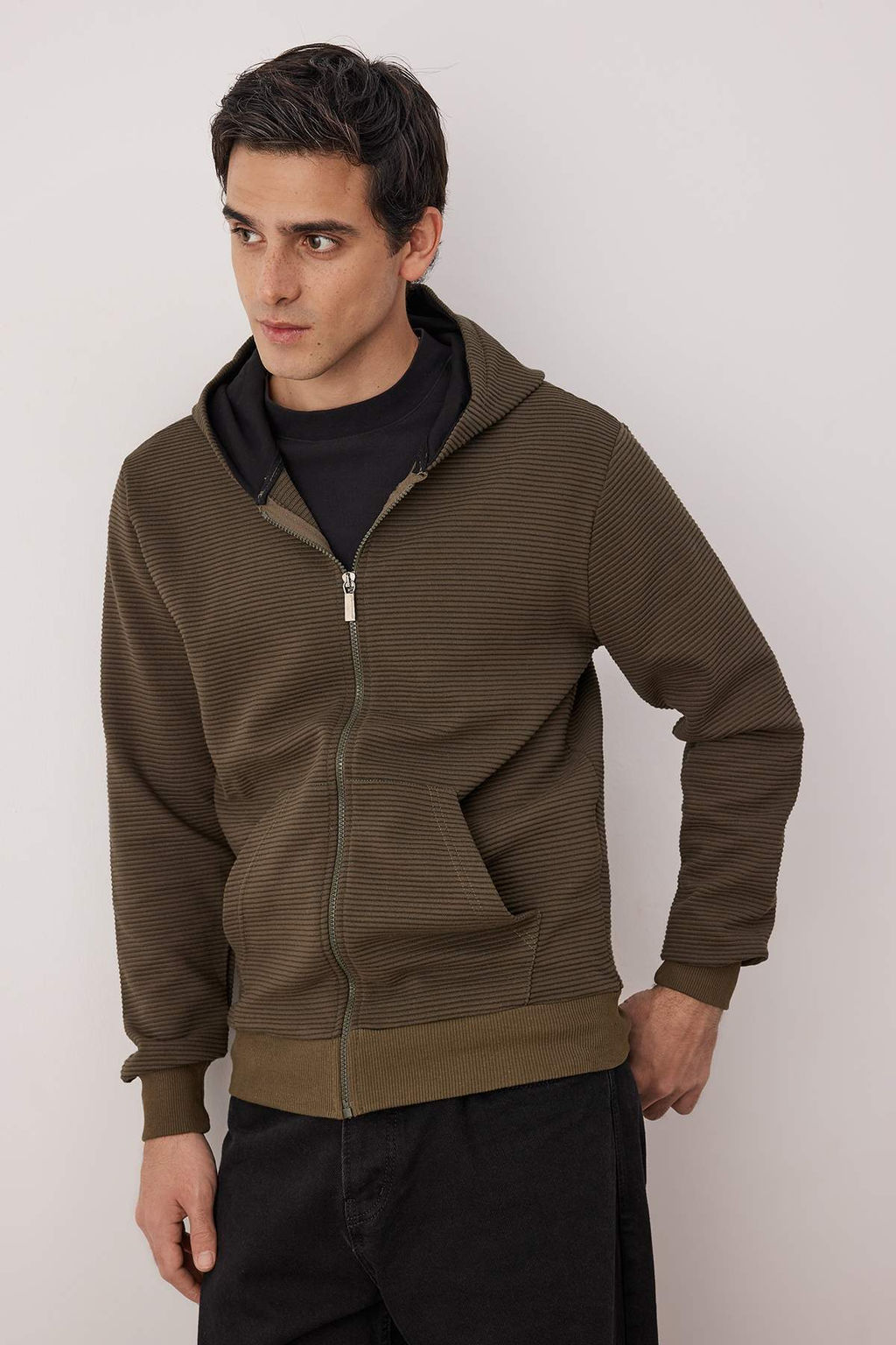 Siyah Regular/Normal Kesim Fermuarl? Kapusonlu Dokulu Sweatshirt TMNAW26SW00067 - Trendyolmilla фото 18