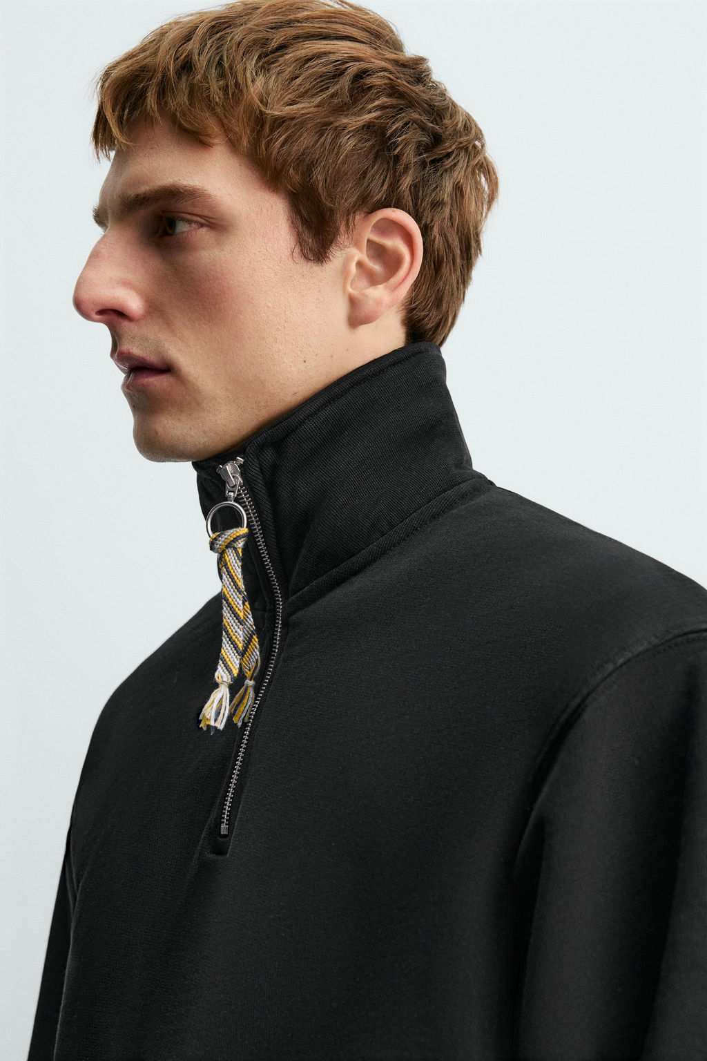 SUDADERA CUELLO CREMALLERA CINTA AARON LEVINE X ZARA / Negro  фото 5