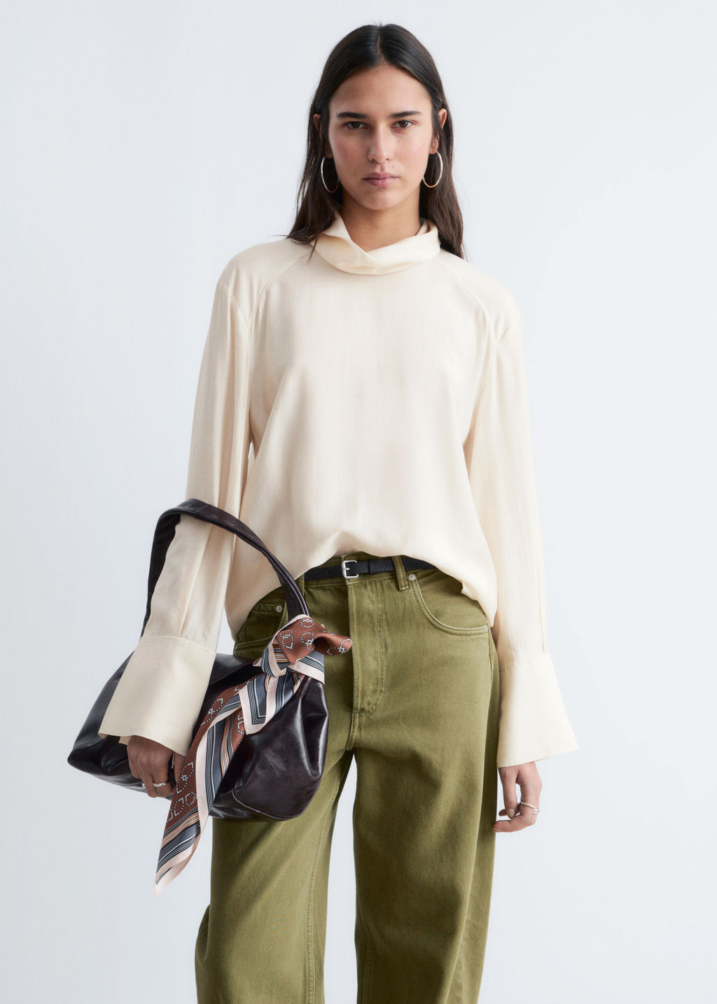 Blusa con cuello alzado doblado - H&m фото 5