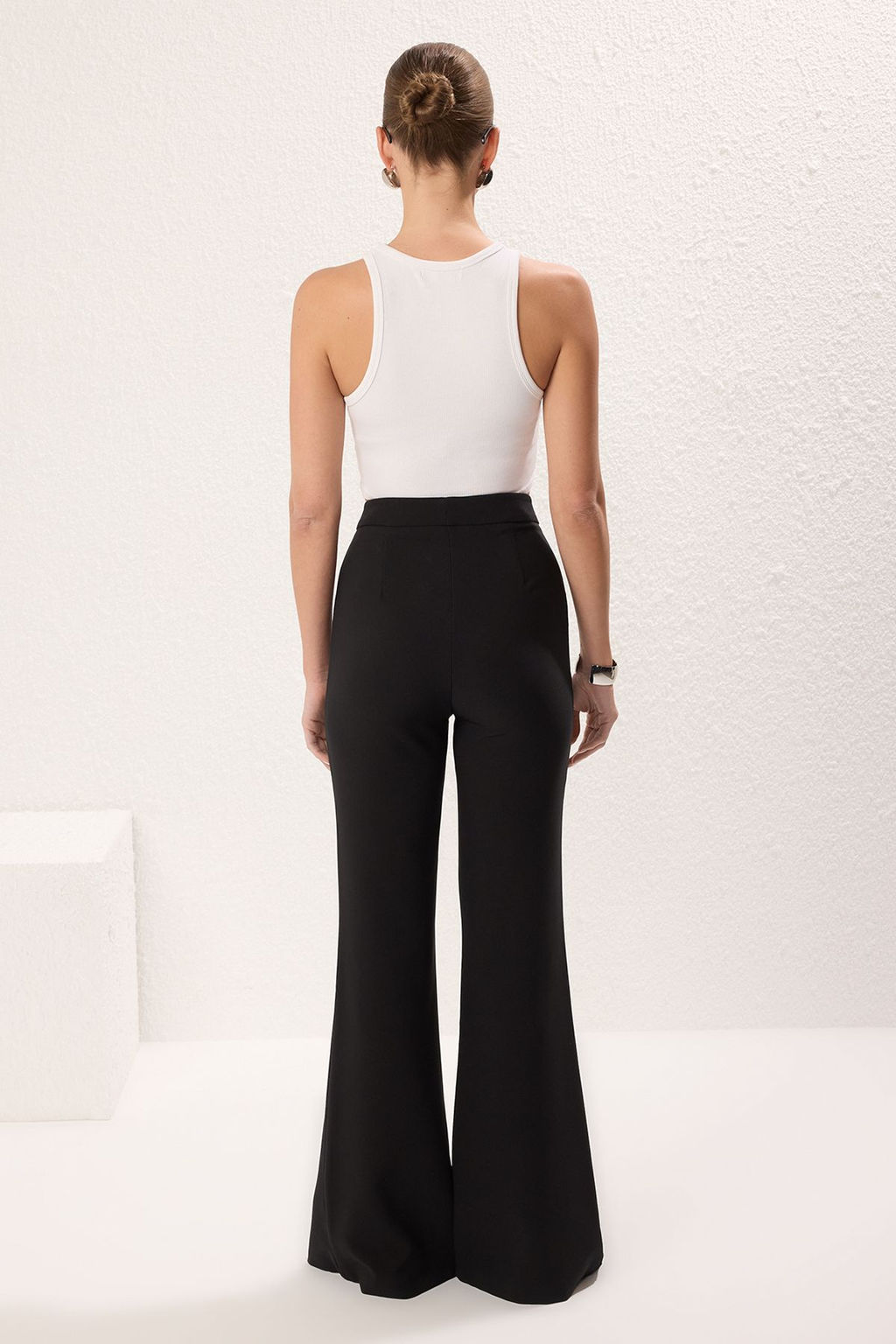 TRENDYOLMILLA Siyah Flare Ispanyol Paca Pacas? Y?rtmac Detayl? Dokuma Kumas Pantolon TWOAW22PL0046  фото 4