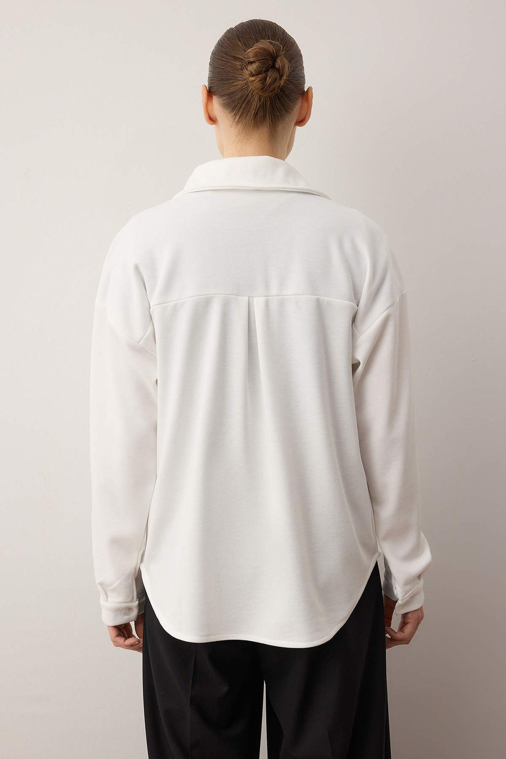 Siyah Selanik Polo Yaka Dugmeli Oversize Gomlek TWOAW26GO00117 - Trendyolmilla фото 5