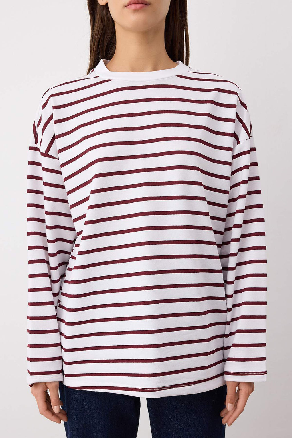 Ekru Cizgili Oversize/Genis Kesim Bisiklet Yaka Ince Orme Sweatshirt TWOAW23SW00326