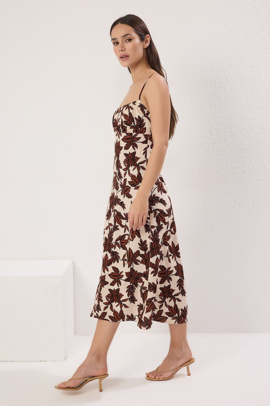 Kahverengi Cicekli A Kesim Midi Dokuma Elbise TWOSS25EL00561 - Trendyolmilla фото 2