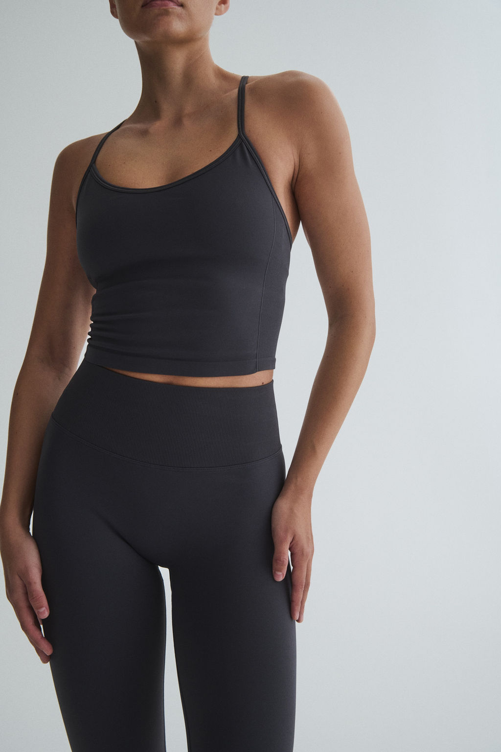Top de deporte seamless con DryMove - H&m фото 8