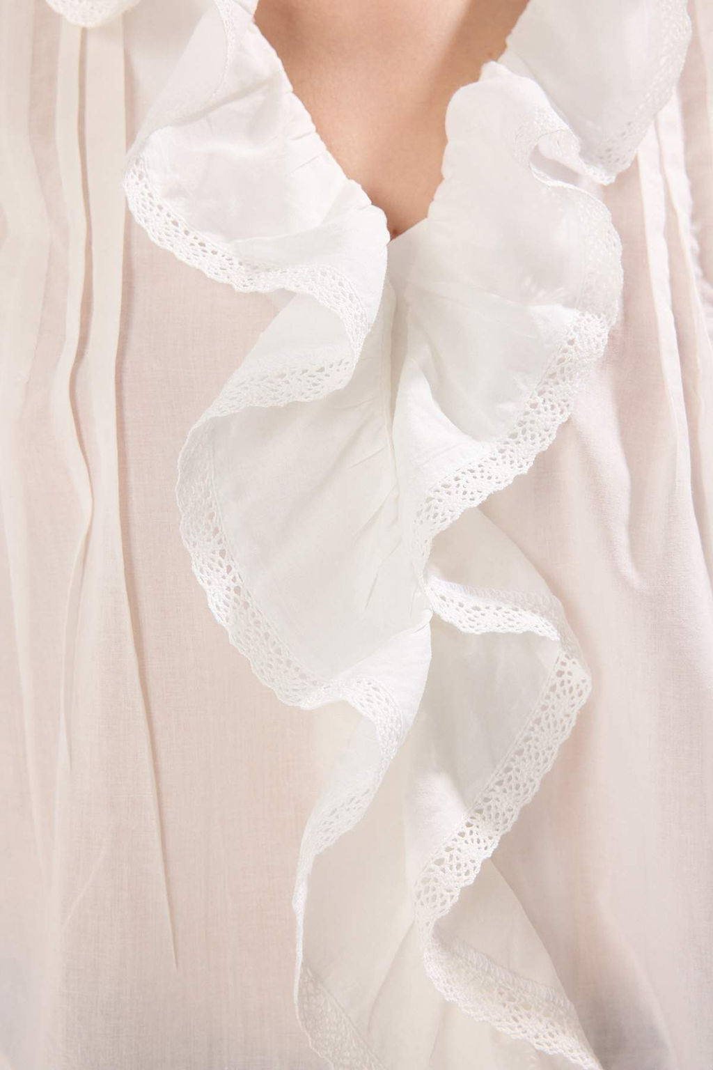 Trendyolmilla Beyaz F?rf?r Detayl? V Yaka Gomlek TWOSS25GO00164  фото 3