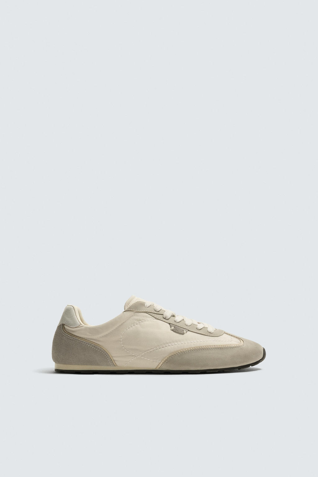 ZAPATILLA ESTILO RETRO / Blanco