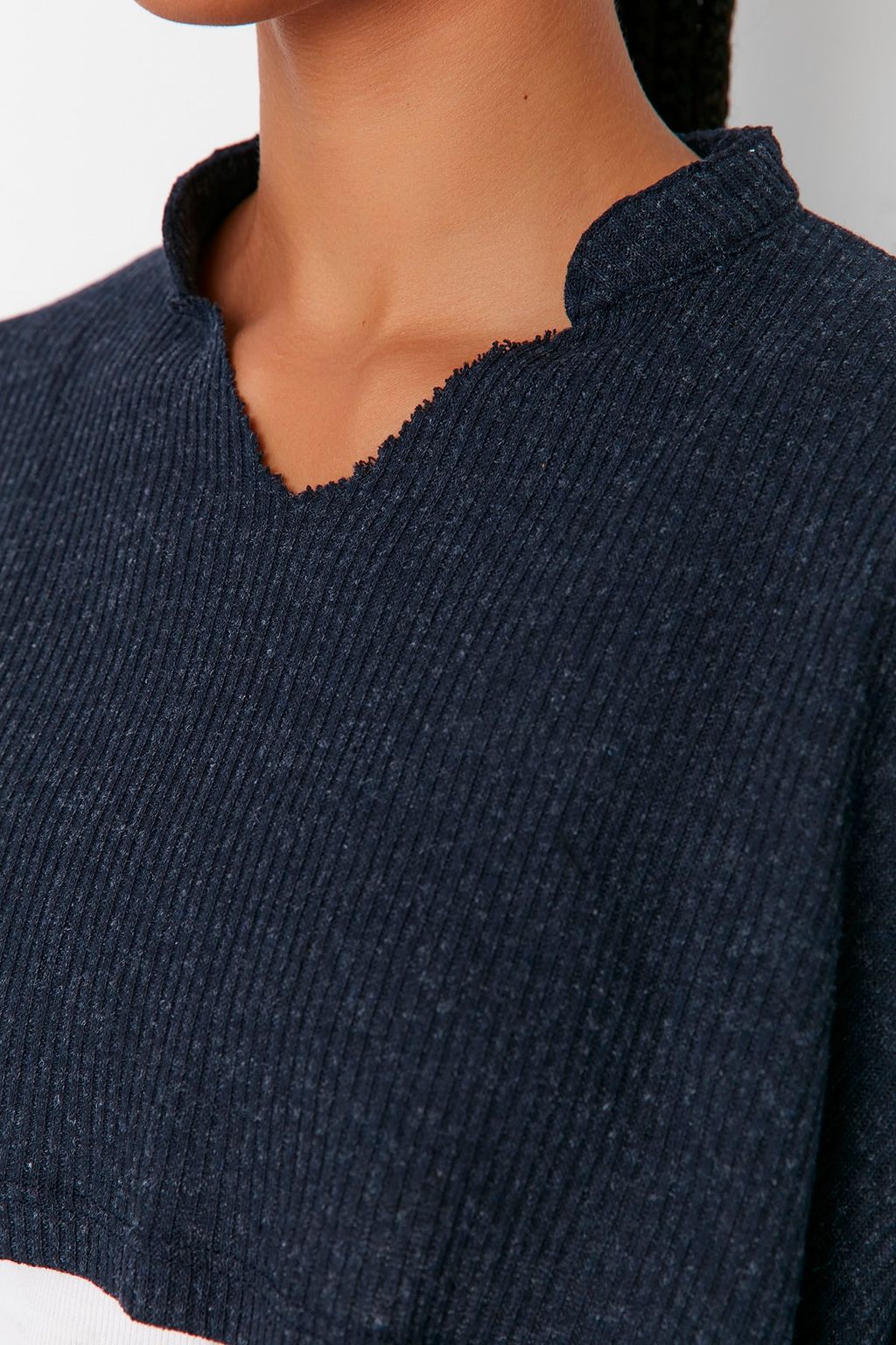 Trendyolmilla Lacivert Super Crop Uzun Kol Triko Gorunumlu Orme Bluz TWOAW21BZ1213