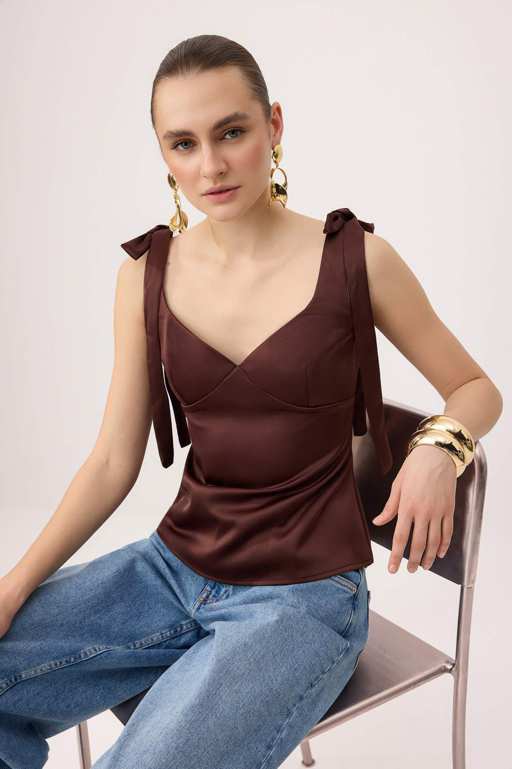 Siyah Kalp Yaka Kolsuz Dokuma Saten Party Bluz TPRSS26BZ00057 - Trendyolmilla фото 6