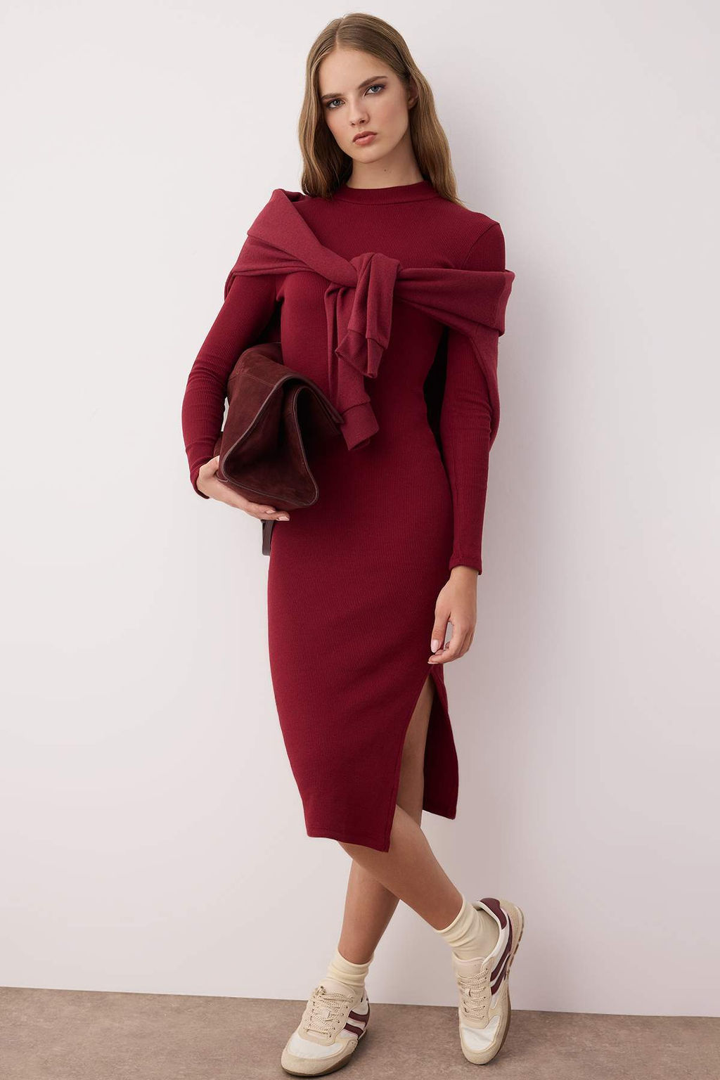 Bordo Vucuda Oturan Y?rtmacl? Bisiklet Yaka Midi Fitilli Esnek Orme Kalem Elbise TWOAW21EL0135