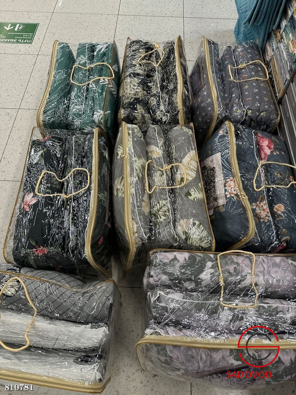 Комплект постельного белья с одеялом и подушками