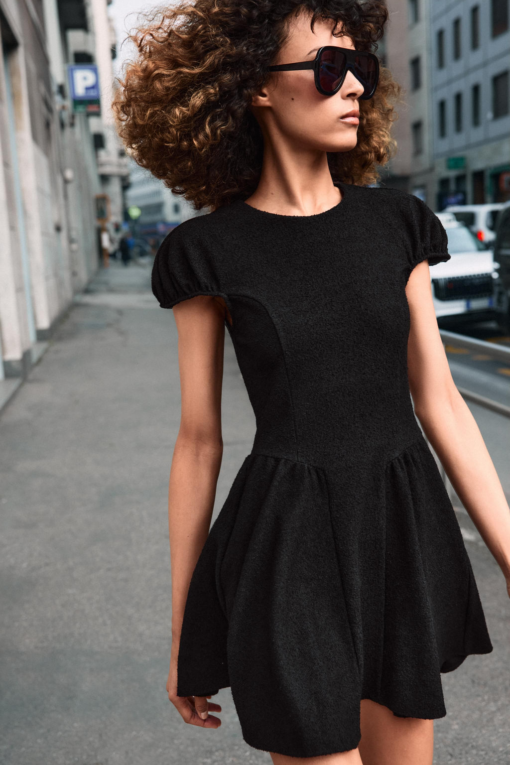 VESTIDO MANGA ABULLONADA BOUCL? / Negro - Zara фото 6