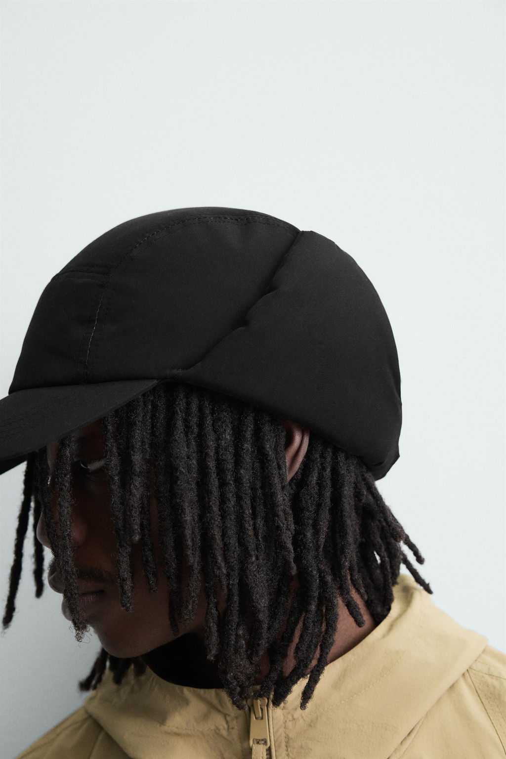 GORRA T?CNICA ACOLCHADA OREJERAS / Negro - Zara фото 2