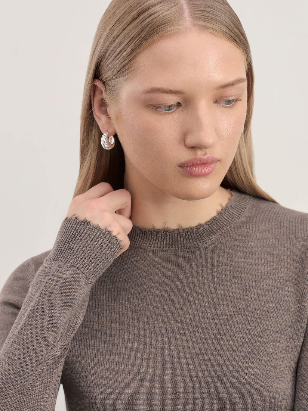 Джемпер с необработанным краем из шерсти / Zarina  фото 6