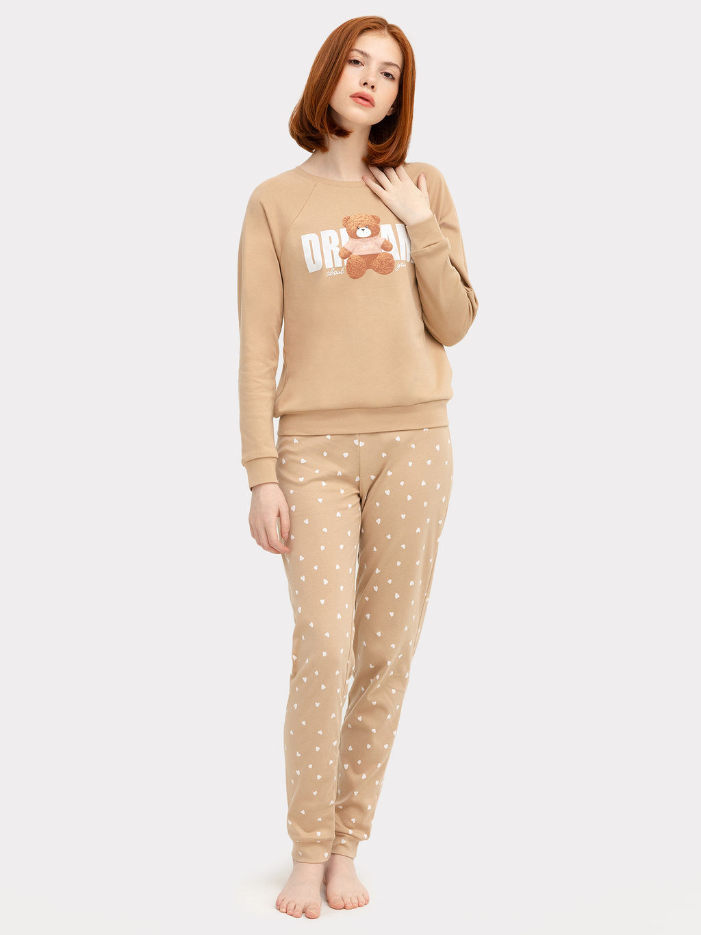 Комплект женский (джемпер, брюки) бежевый с сердечками бежевый +сердечки на бежевом 592361 - Mark formelle фото 2