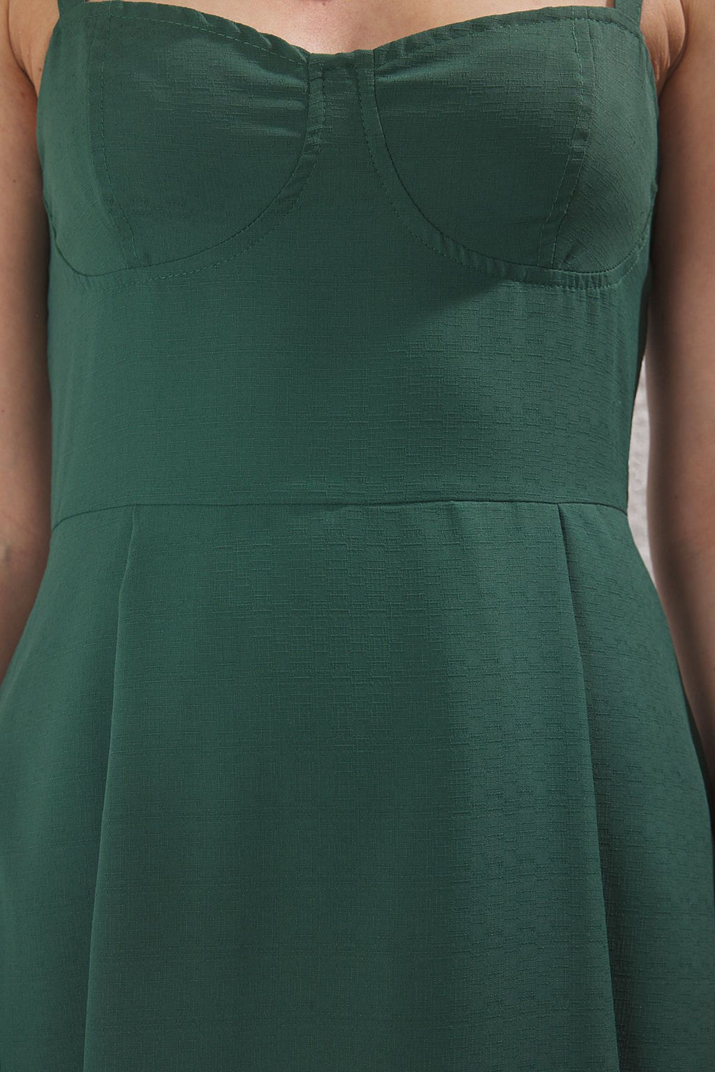 Zumrut Yesili Belden Ac?lan Keten Gorunumlu Midi Dokuma Elbise TWOSS23EL00378