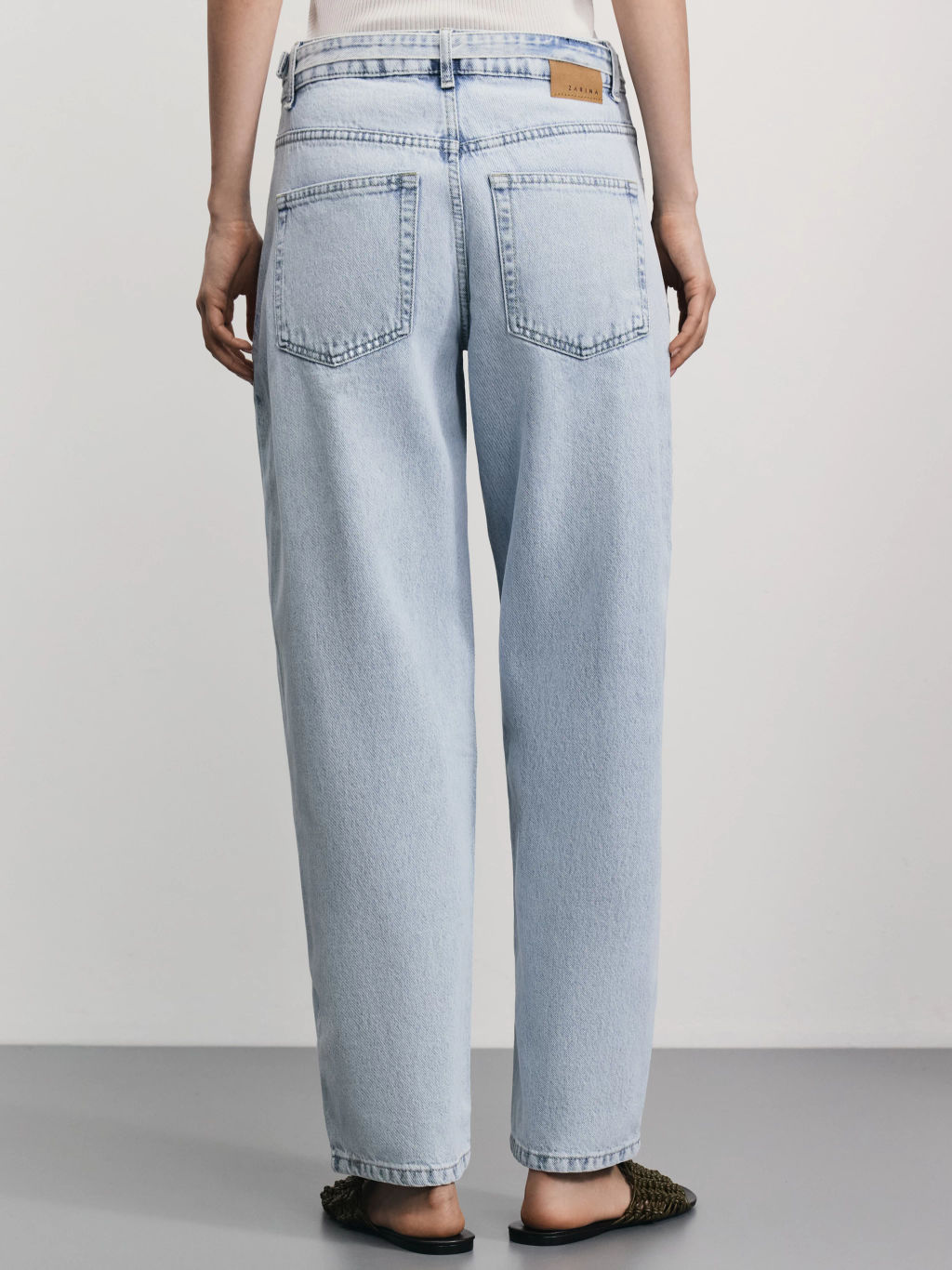 Джинсы barrel с поясом шнурком / Zarina  фото 4